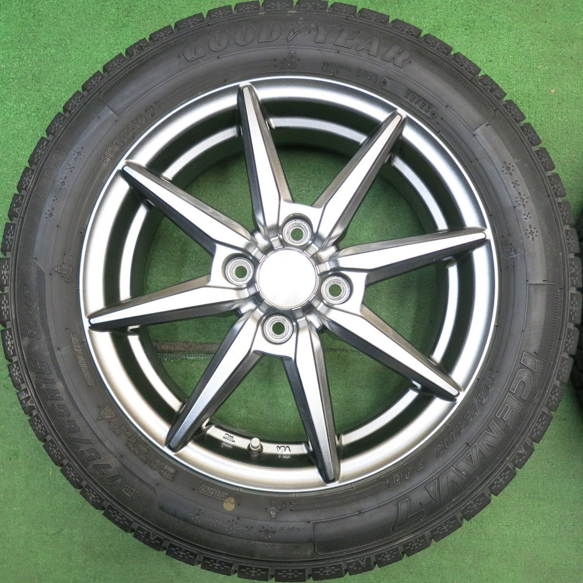 バリ溝！23年！キレイ！9.5分★スタッドレス 175/65R15 グッドイヤー アイスナビ7 Humanline HS-08 ヒューマンライン 15インチ PCD100/4H★6041807HAス