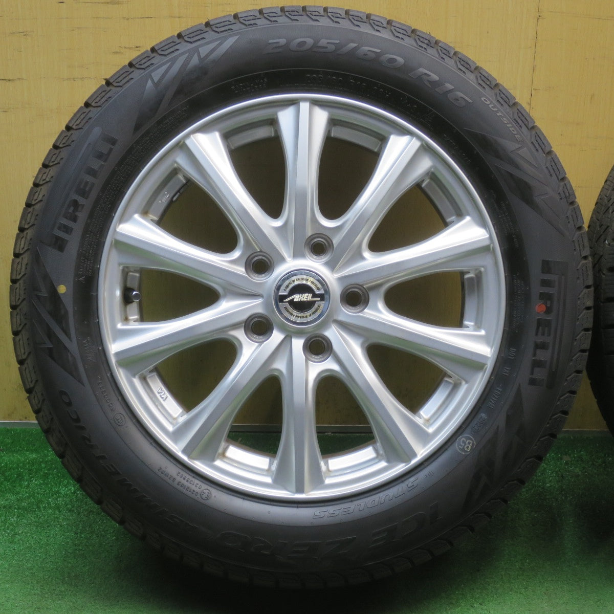バリ溝！22年！キレイ！ほぼ10分◎スタッドレス 205/60R16 ピレリ アイスゼロ アシンメトリコ AXEL アクセル 16インチ PCD114.3/5H◎6060204NJス