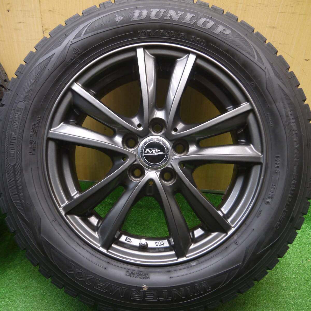 バリ溝！8.5分★プリウス等 195/65R15 スタッドレス ダンロップ ウインターマックス WM01 NIRVANA NV PCD100/5H★4121106Hス