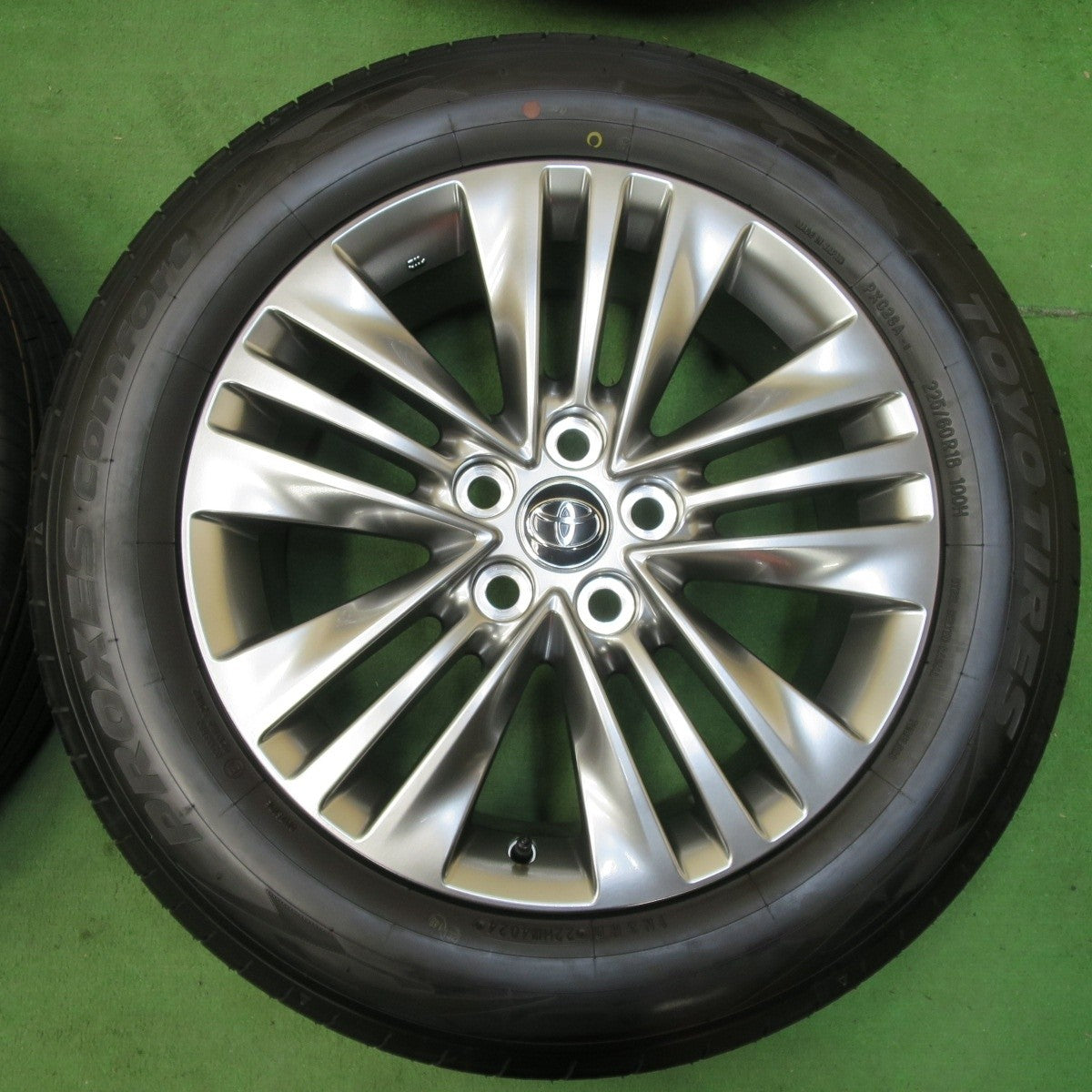 新車外し 24年★トヨタ 40系 アルファード Zグレード 純正 225/60R18 トーヨー プロクセス コンフォート PCD120/5H★4121101イノ