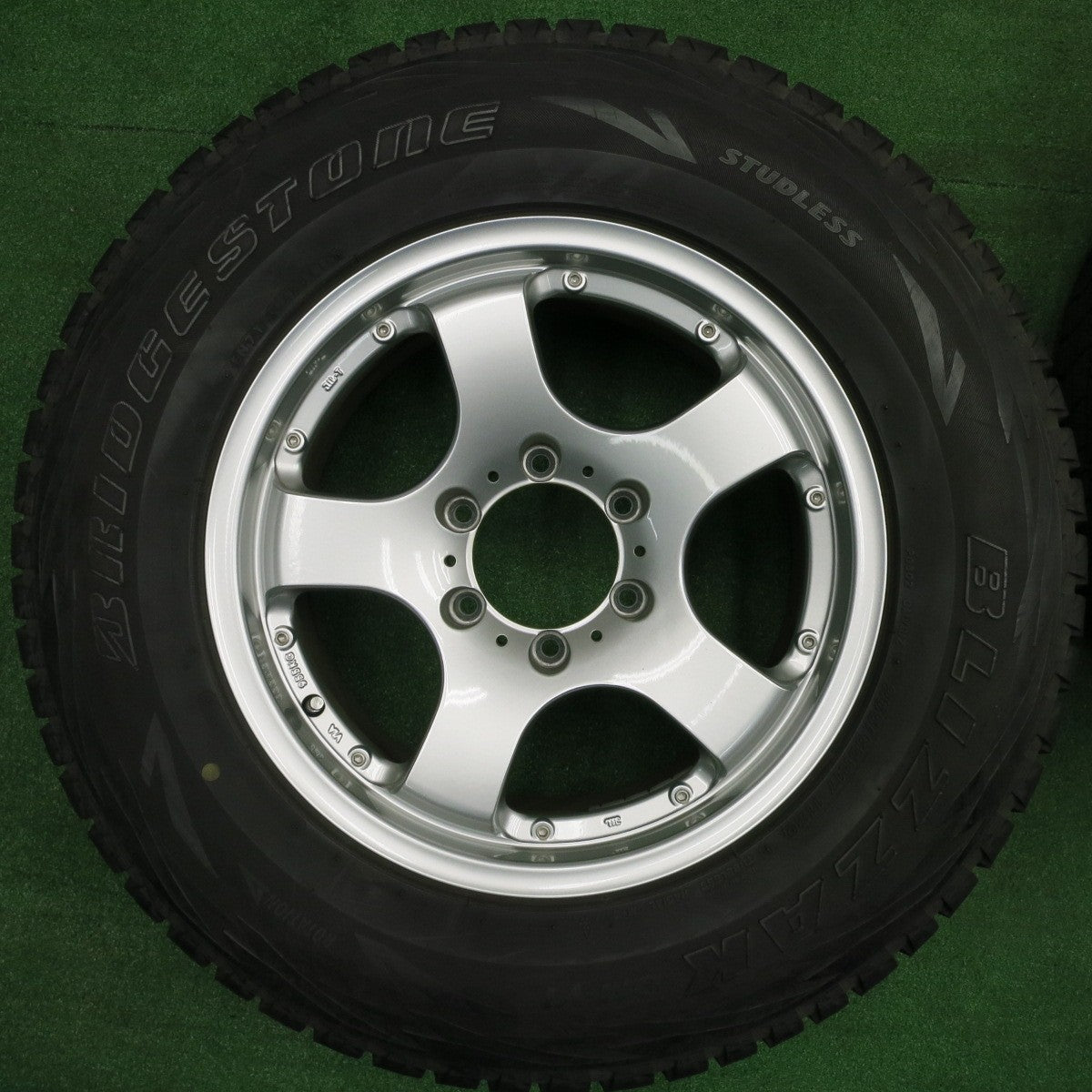 [送料無料] バリ溝！キレイ！8.5分★プラド 等 265/65R17 スタッドレス ブリヂストン ブリザック DM-V1 社外 アルミ 17インチ PCD139.7/6H★4112201NJス