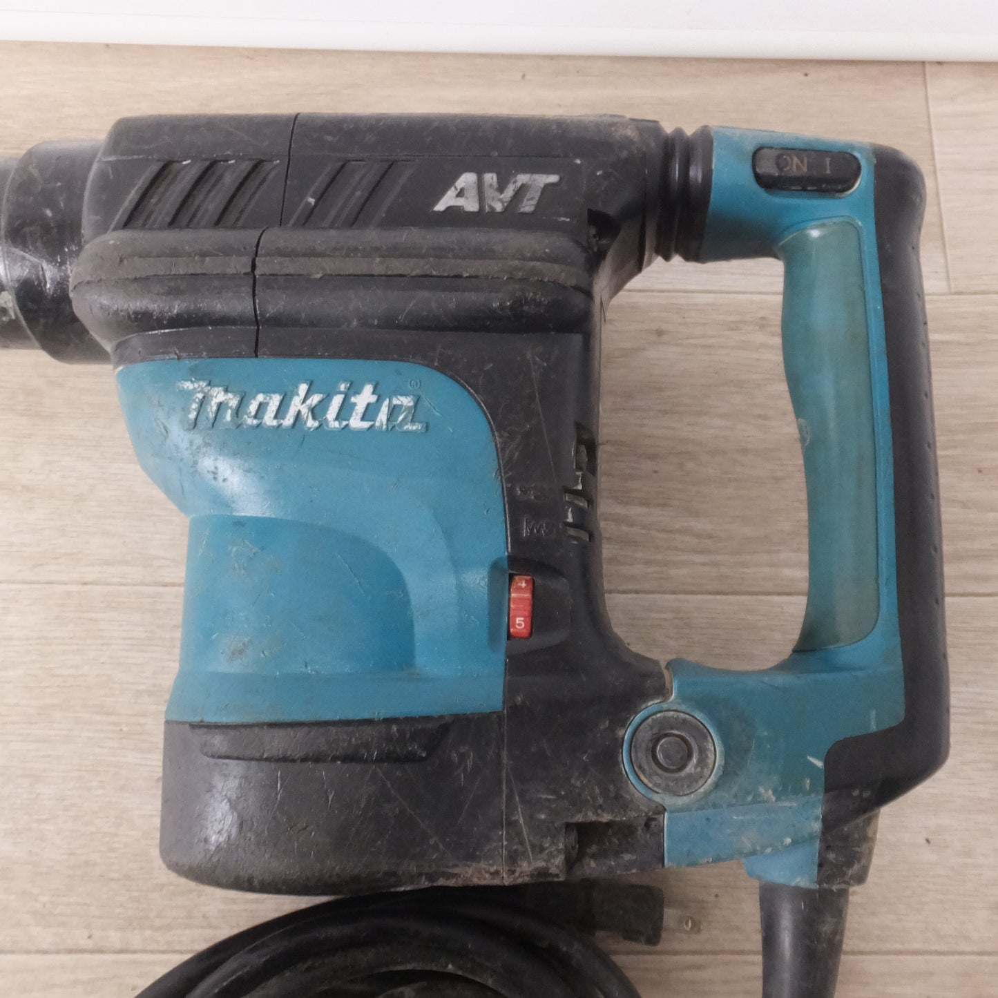 [送料無料] ★マキタ makita 電動ハンマ HM1111C　100V～ 15A 50-60Hz 1300W★