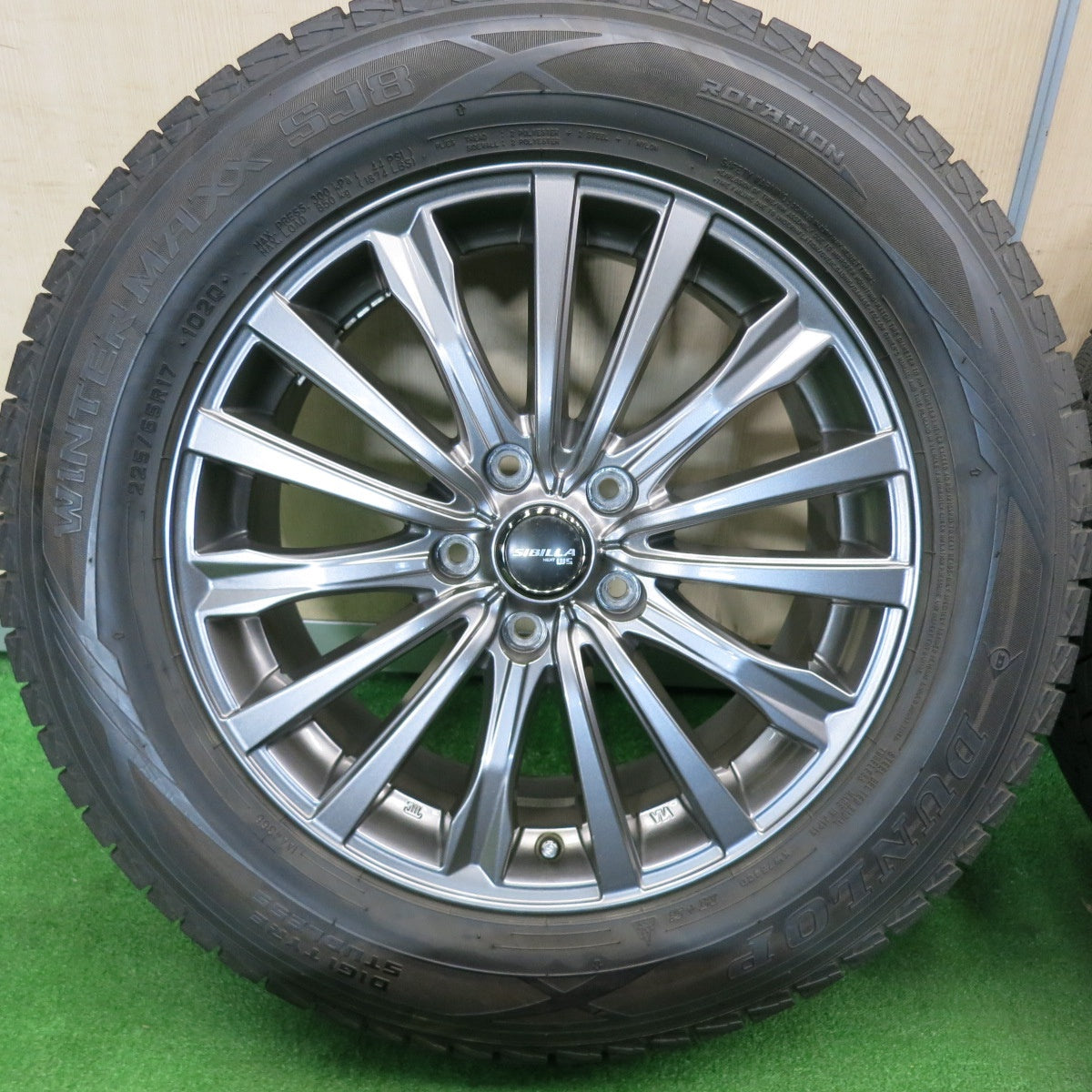 [送料無料] バリ溝！キレイ！9.5分★スタッドレス 225/65R17 ダンロップ ウインターマックス SJ8 SIBILLA NEXT W5 シビラ 17インチ PCD114.3/5H★5012303TNス