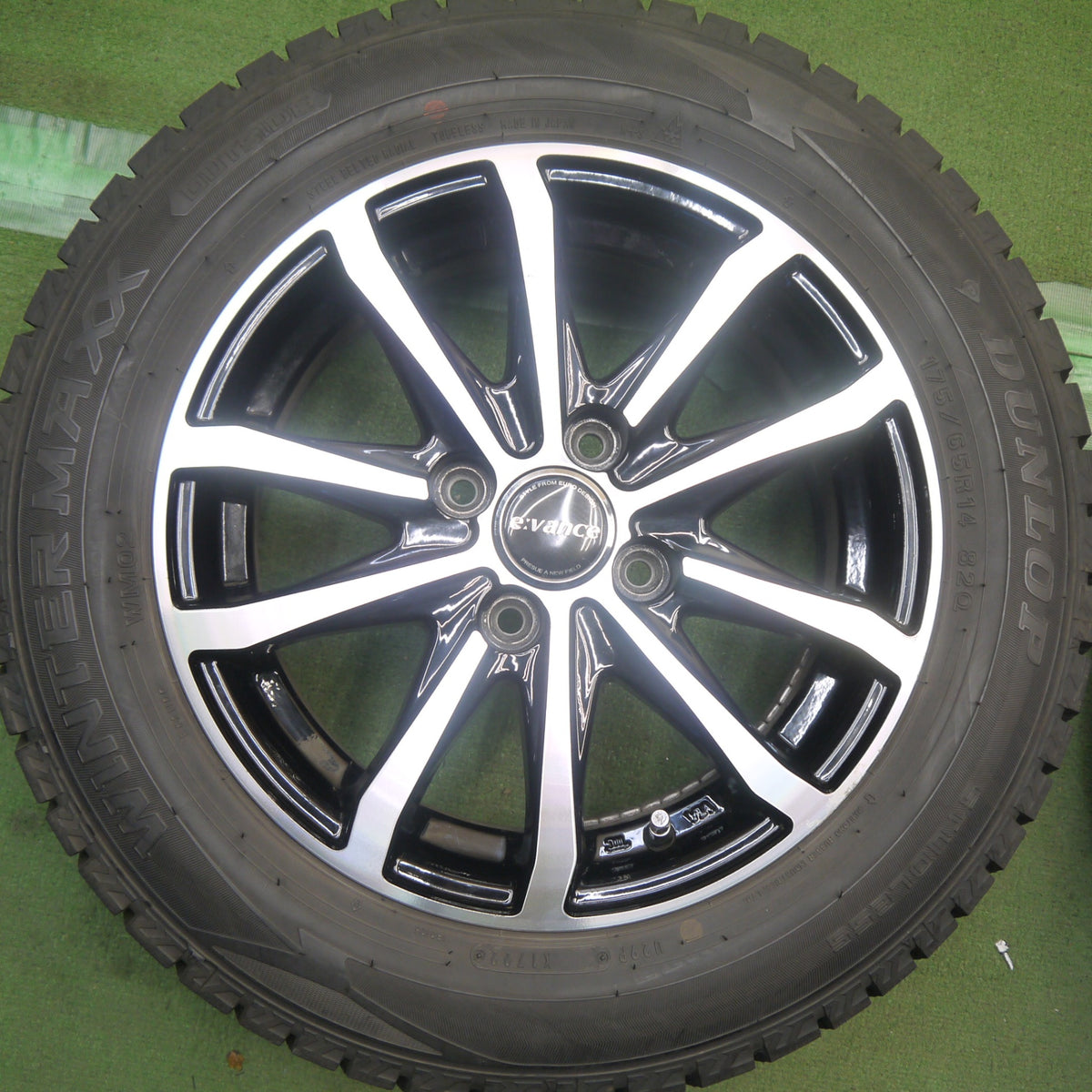 バリ溝！22年！8.5分◎スタッドレス 175/65R14 ダンロップ ウインターマックス WM02 evance HA1 エヴァンス 14インチ PCD100/4H◎6100507Hス