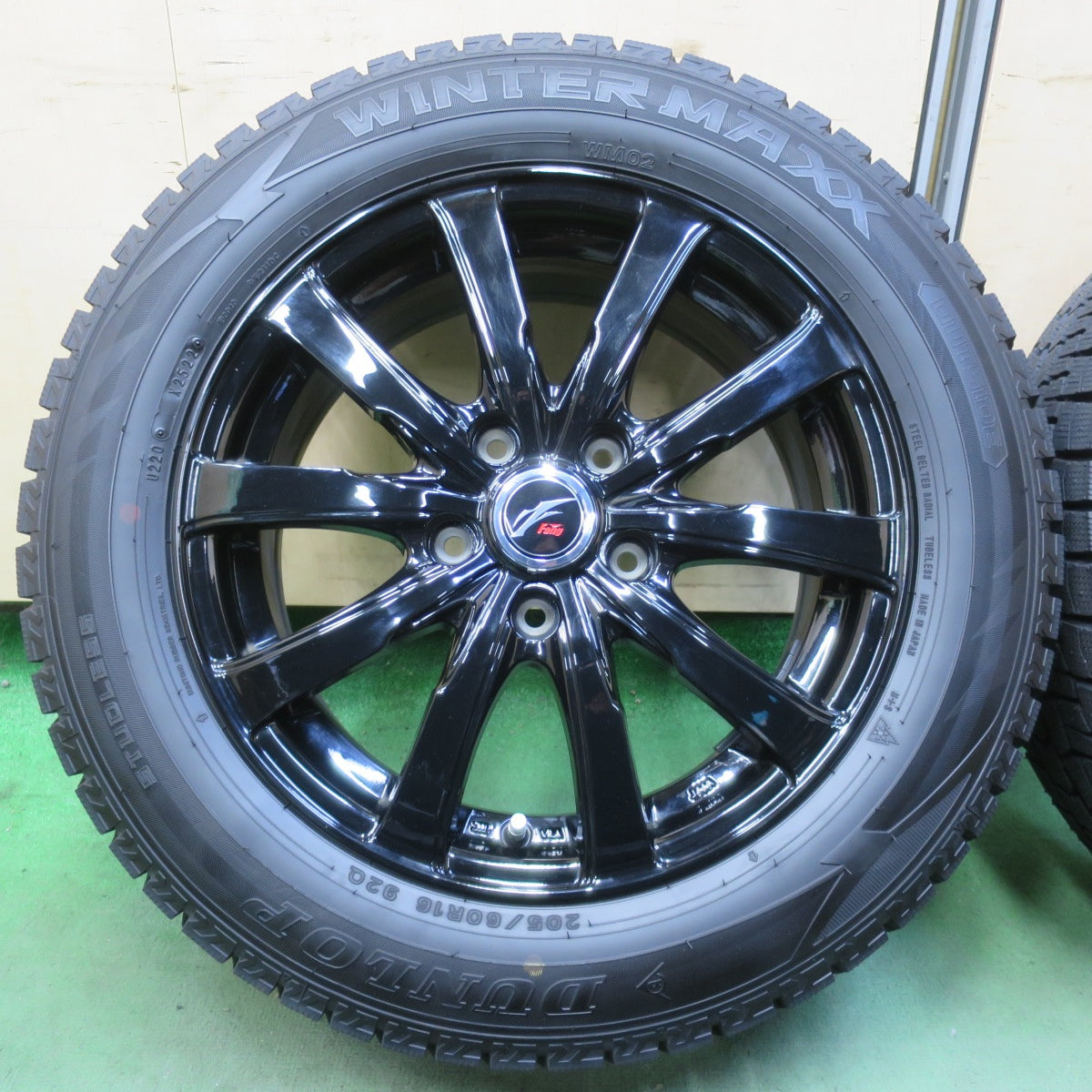 ほぼ未使用！22年！キレイ◎スタッドレス 205/60R16 ダンロップ ウインターマックス WM02 Fang ファング 16インチ PCD114.3/5H◎6071302イス