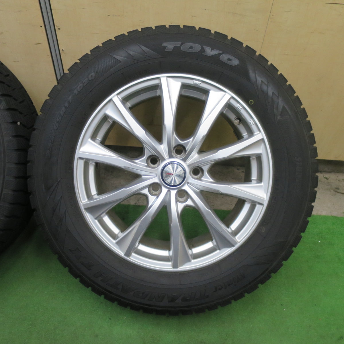 バリ溝！キレイ！9.5分★スタッドレス 225/65R17 トーヨー ウインター トランパス TX JOKER ジョーカー 17インチ PCD114.3/5H★6022110TTス