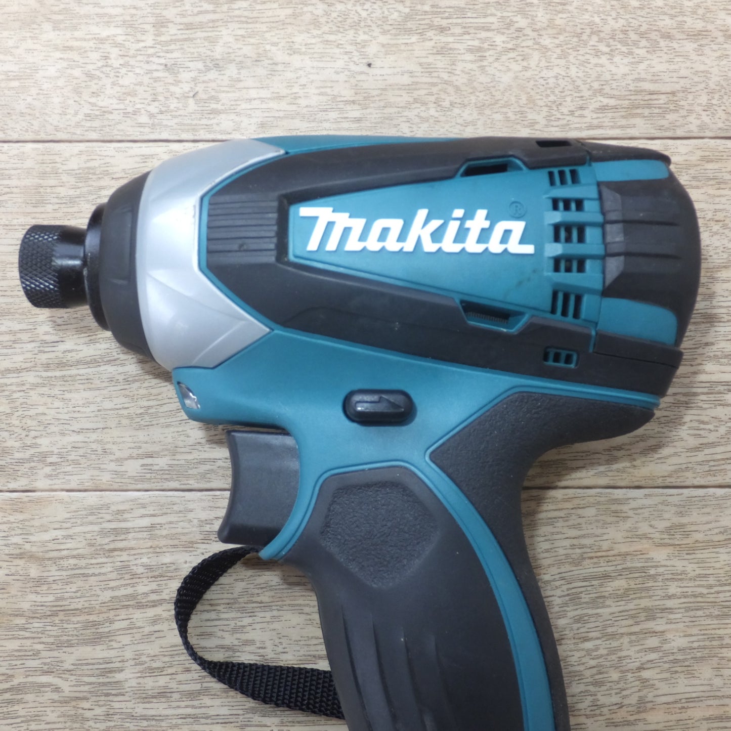 [送料無料] キレイ★マキタ makita 充電式インパクトドライバ TD146DX2 18V 本体のみ★