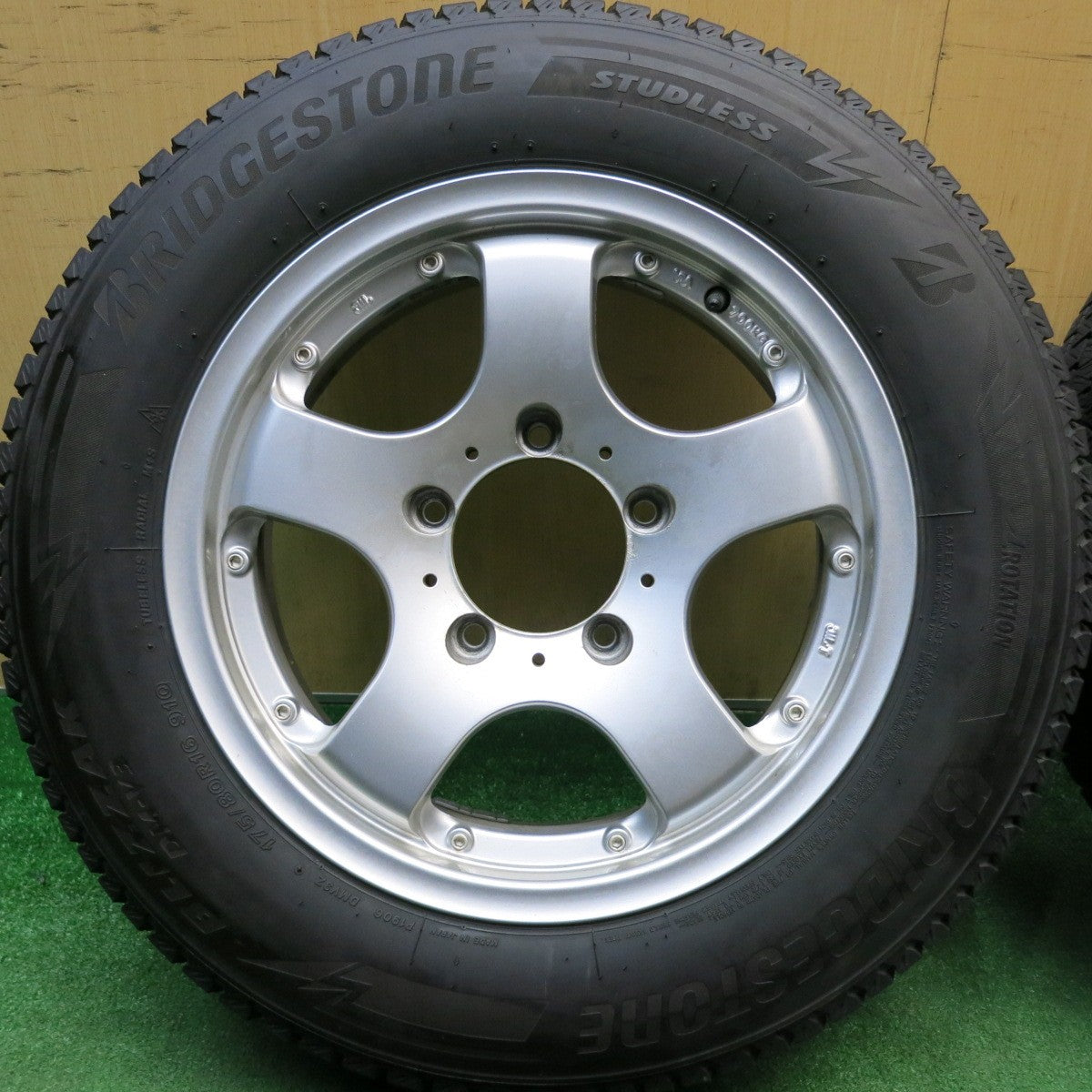 4本価格★スタッドレス 175/80R16 ブリヂストン ブリザック DM-V3 社外 アルミ 16インチ PCD139.7/5H★6022806HAス