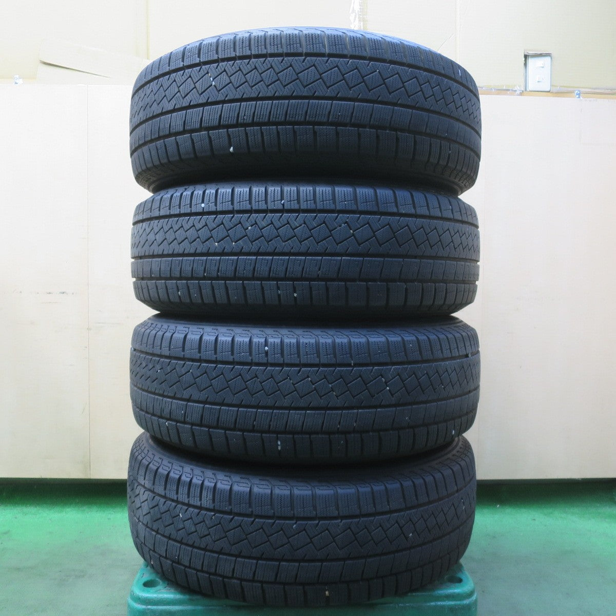 キレイ！22年◎スタッドレス 215/65R16 ピレリ アイスゼロ アシンメトリコ ECO FORME エコフォルム 16インチ PCD114.3/5H◎6080502IMス