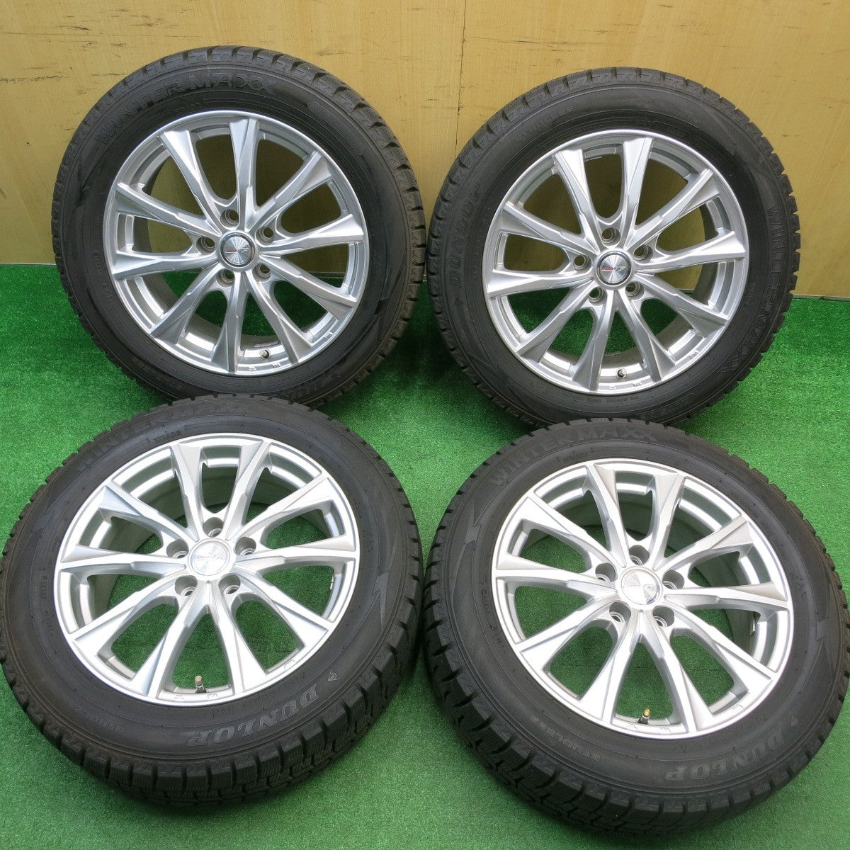 バリ溝！21年！キレイ！9.5分★スタッドレス 215/55R17 ダンロップ ウインターマックス WM02 JOKER ジョーカー 17インチ PCD114.3/5H★5110615HAス