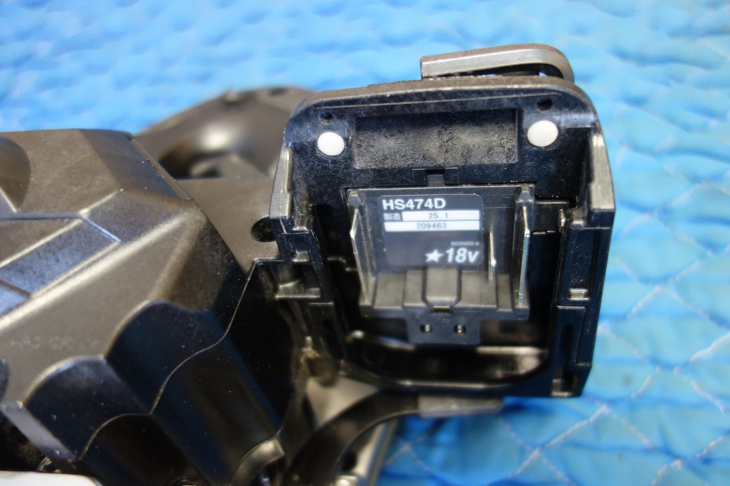 [送料無料] ☆マキタ 125mm 充電式 マルノコ HS474D 電動 工具 切断機 丸のこ 丸鋸 丸ノコ makita 本体のみ☆