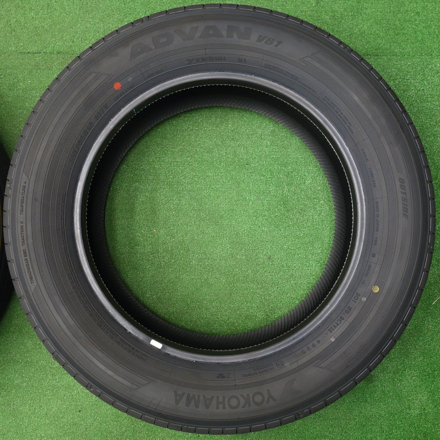 未使用！25年★235/60R18 ヨコハマ アドバン V61 タイヤ 18インチ レクサス NX RX ハリアー RAV4 CX-80 CX-60 等★6042205KTノタ
