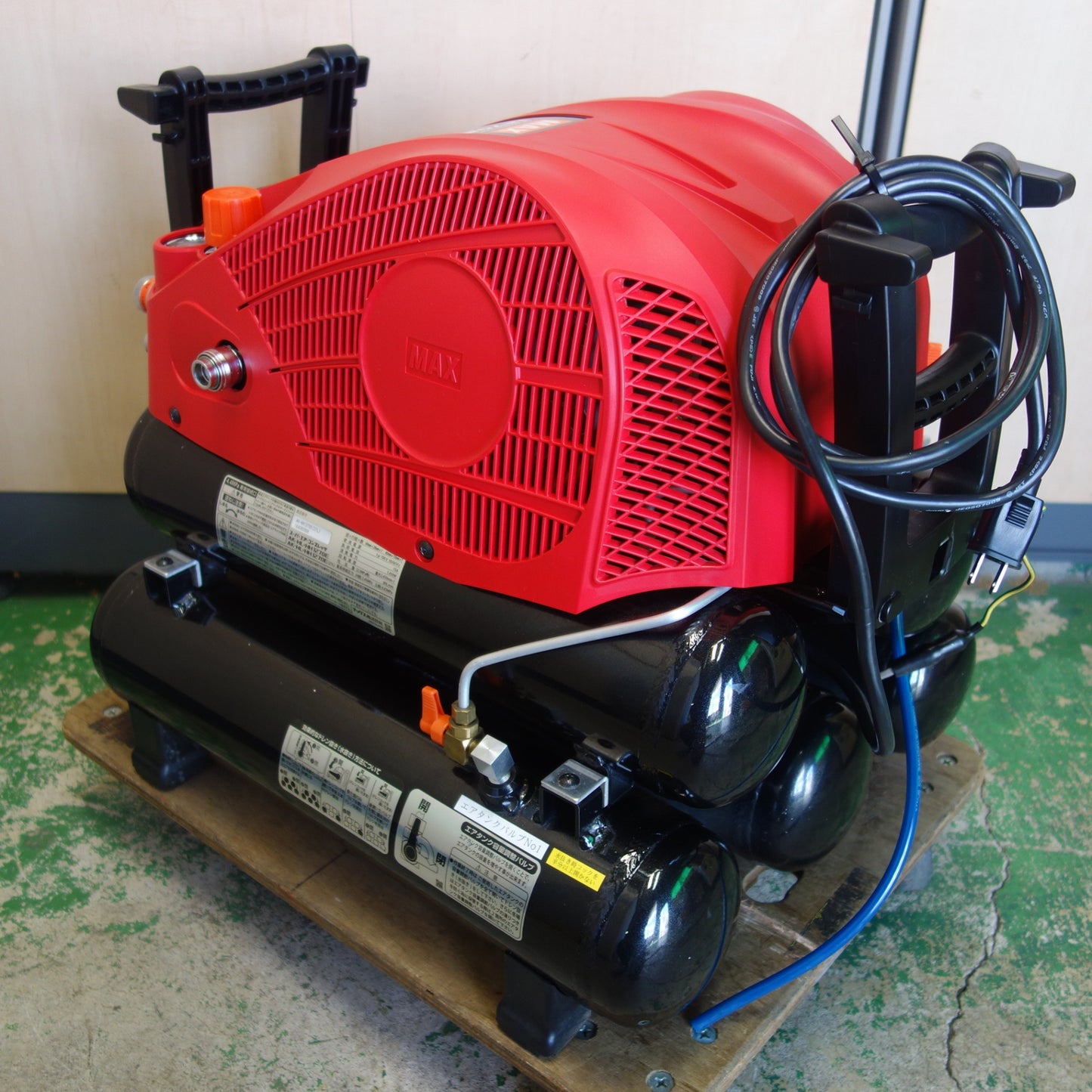 [送料無料] 美品☆マックス 高圧 エアー コンプレッサー 100V 50 / 60 Hz 15A AK-HH1270E レッド MAX 電動 工具☆