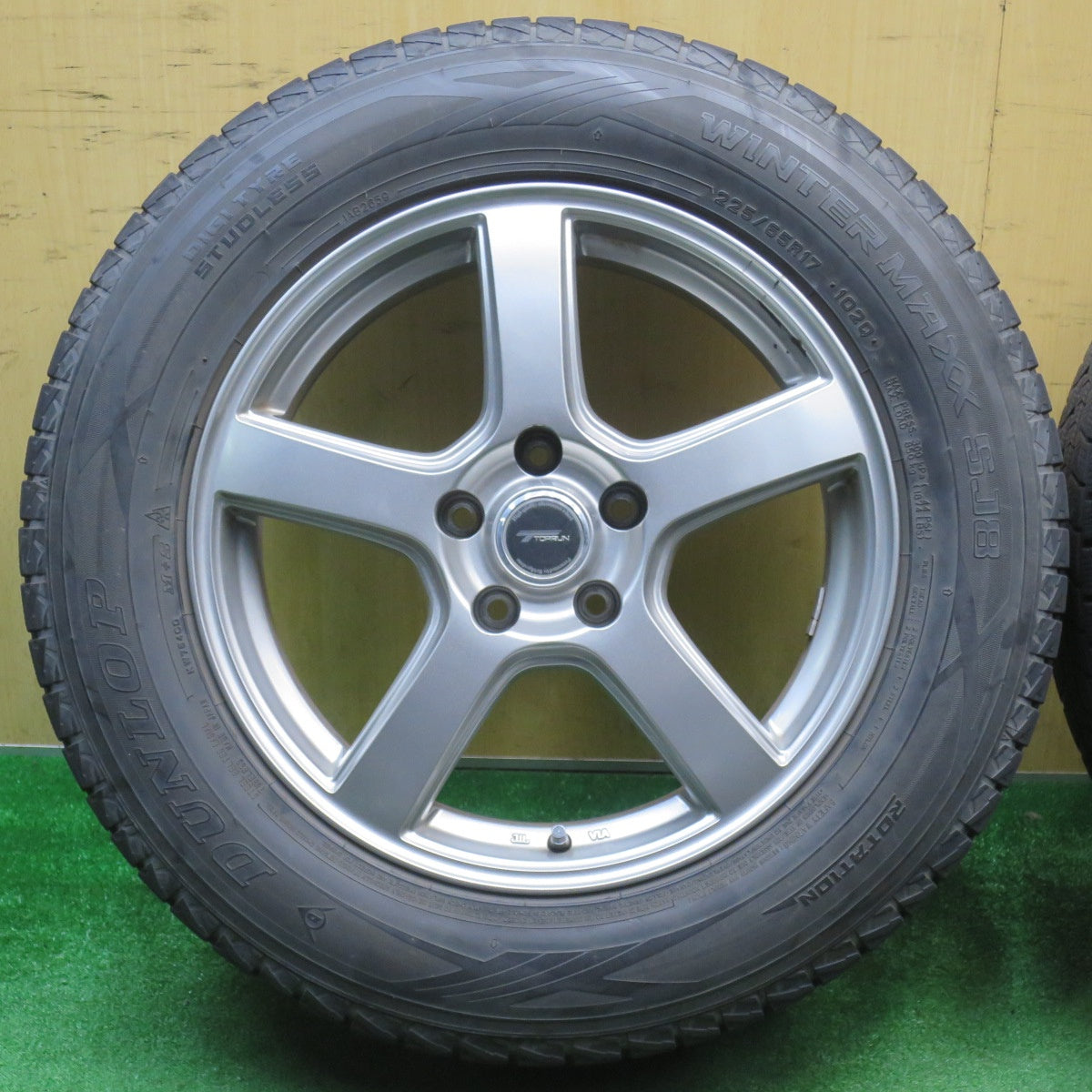 バリ溝！9.5分★スタッドレス 225/65R17 ダンロップ ウインターマックス SJ8 TOPRUN トップラン 17インチ PCD114.3/5H★5122402NJス