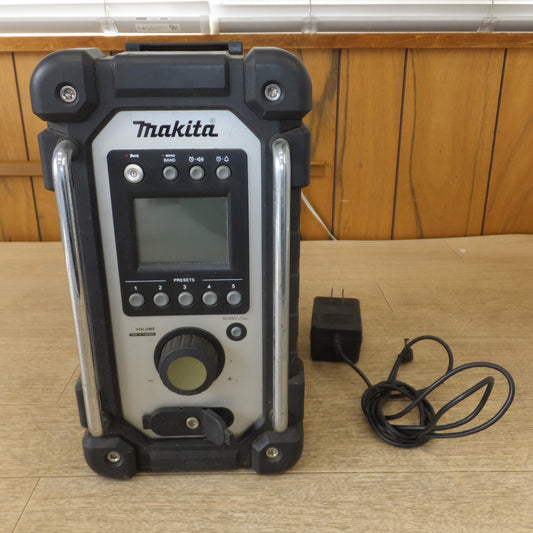 [送料無料] ★マキタ makita 充電式ラジオ MR102　アダプタ 付　DC7.2-18V　FM 76-90MHz　AM 522-1629kHz★