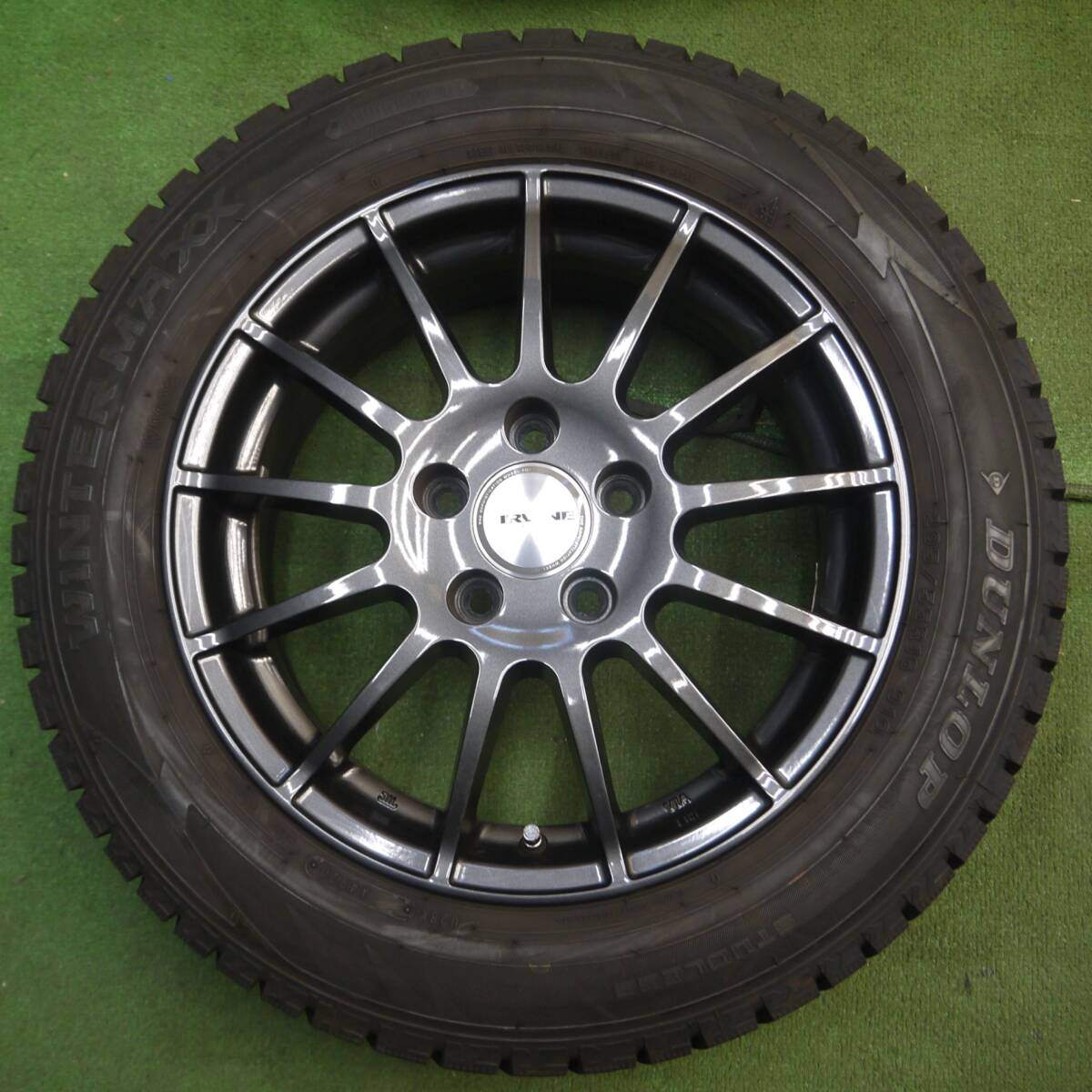 バリ溝！20年！キレイ！9.5分以上★ワーゲン等 IRVINE 205/55R16 スタッドレス ダンロップ WM02 PCD112/5H★4021002ナス