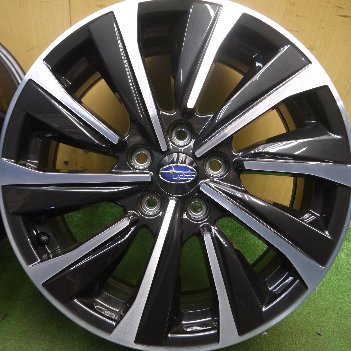 *送料無料* 新車外し★スバル レヴォーグ VN5 STI 純正 ホイール 18インチ 18×7.5J PCD114.3/5H★4041008Hホ