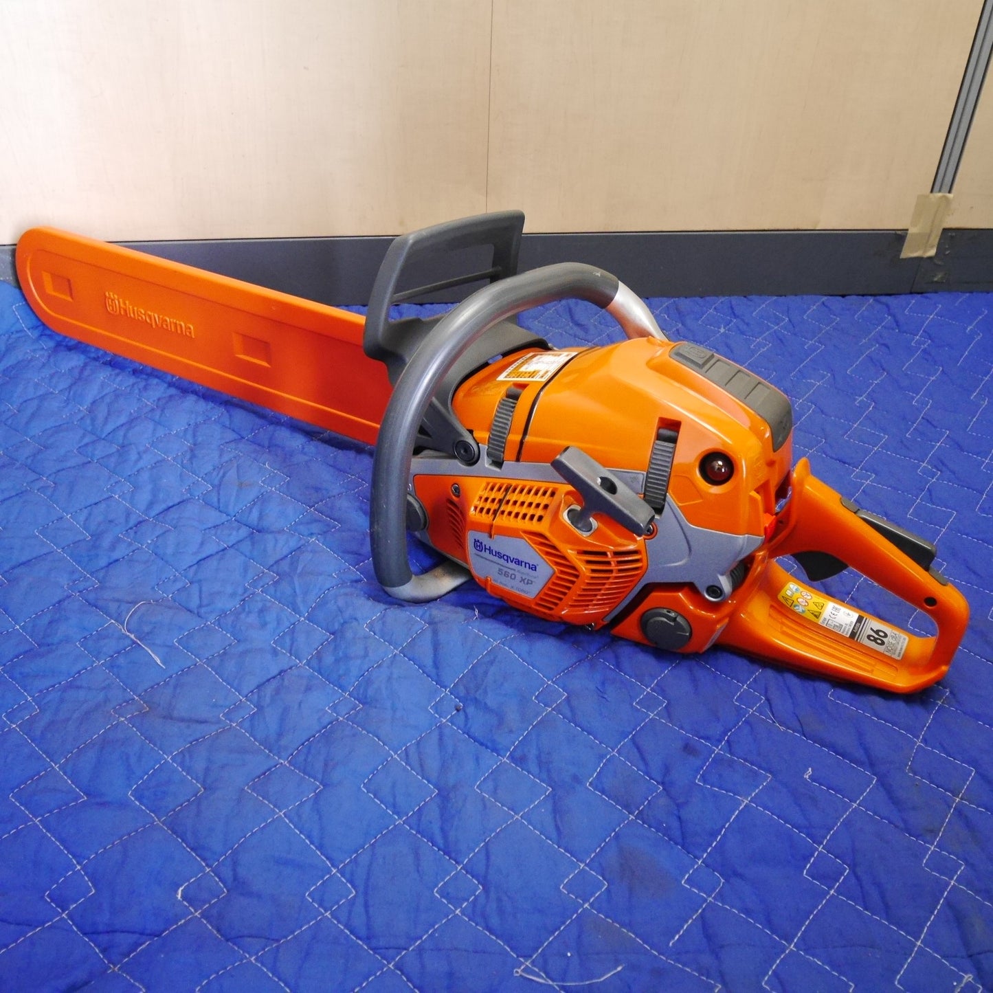 [送料無料] キレイ☆Husqvarna ハスクバーナ エンジン チェーンソー 560XP チェンソー 切断機 ガイドバー 約57cm①☆