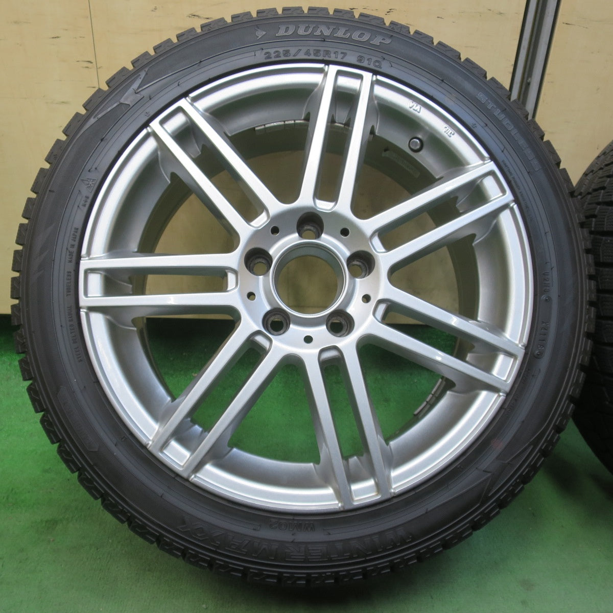 バリ溝！キレイ！9.5分★ベンツ 等 EUROTECH STAGE TW7 225/45R17 スタッドレス ダンロップ ウインターマックス WM02 ユーロテック 17インチ PCD112/5H★6030504イス