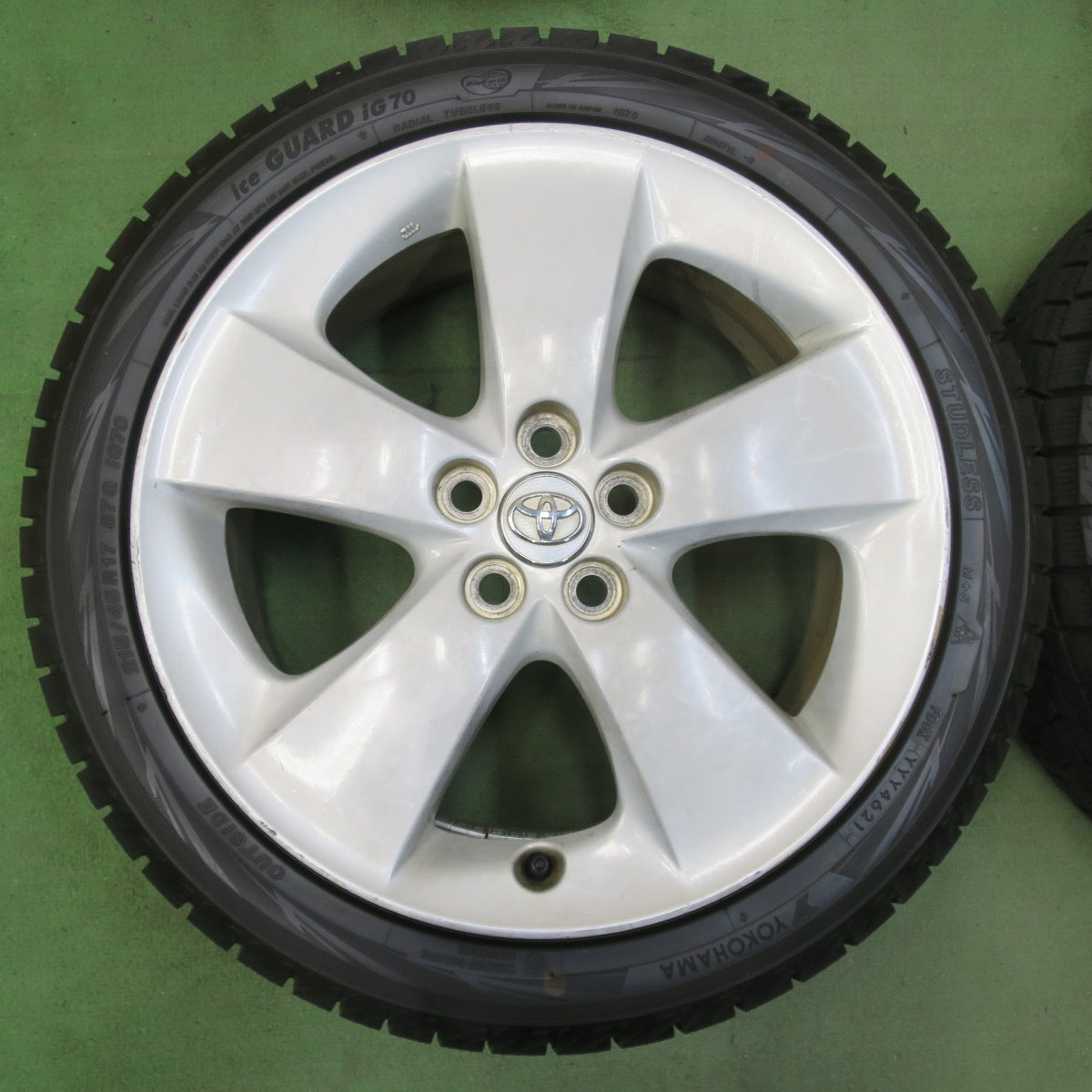 超バリ溝！21年！ほぼ10分★トヨタ 30系 プリウス S ツーリング 純正 215/45R17 スタッドレス ヨコハマ アイスガード iG70 17インチ PCD100/5H★5110803イス