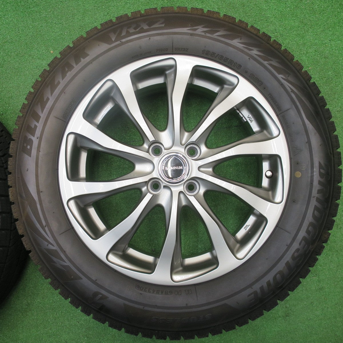 バリ溝！キレイ！8.5分★スタッドレス 195/65R16 ブリヂストン ブリザック VRX2 BALMINUM バルミナ 16インチ PCD100/4H★5111302NJス