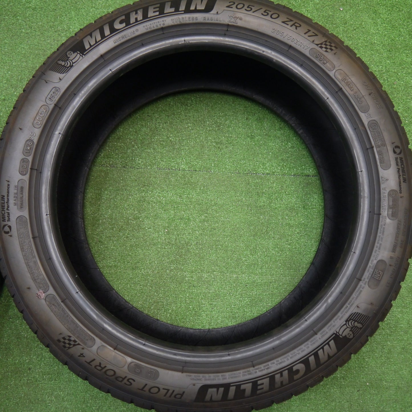 バリ溝！25年！9分★205/50R17 ミシュラン パイロットスポーツ4 タイヤ 17インチ ノート オーラ インプレッサ セレナ 等★5111205Hノタ