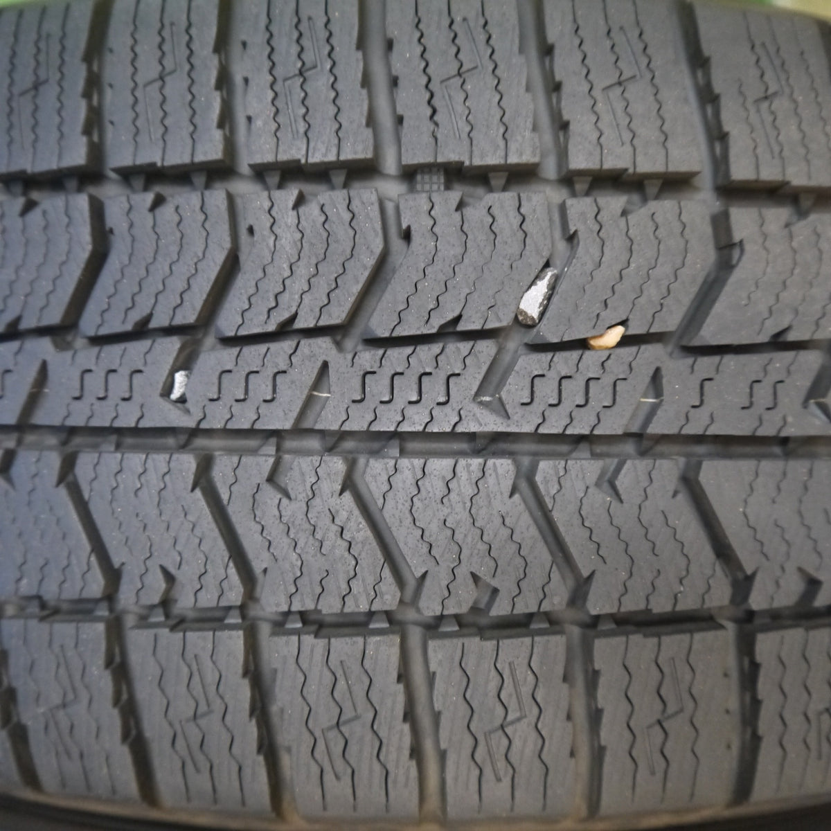 バリ溝！24年！キレイ！9.5分以上◎シエンタ 等 185/60R15 スタッドレス トーヨー オブザーブ GIZ3 ravrion RS01 ラブリオン 15インチ PCD100/5H◎6090104Hス