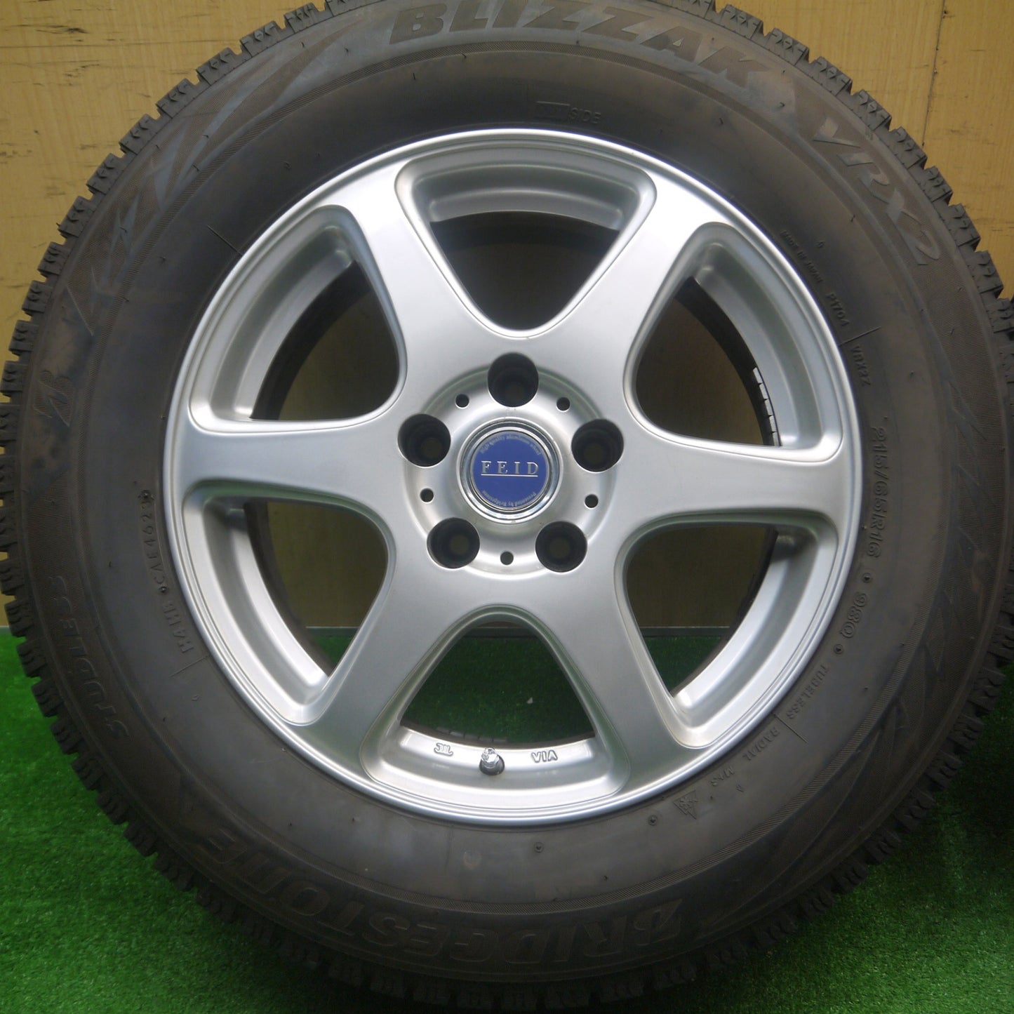 [送料無料] バリ溝！21年！キレイ！9.5分以上★スタッドレス 215/65R16 ブリヂストン ブリザック VRX2 FEID 16インチ PCD114.3/5H★4092506Hス
