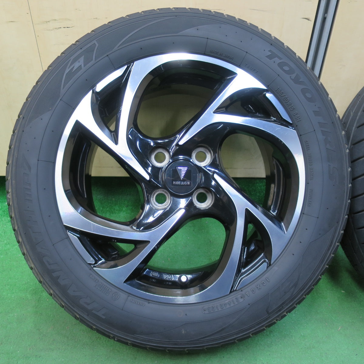 モデリスタ　175/65R15 バリ溝　アクア　ヤリス モデリスタ 175/65R15 バリ溝 アクア ヤリス