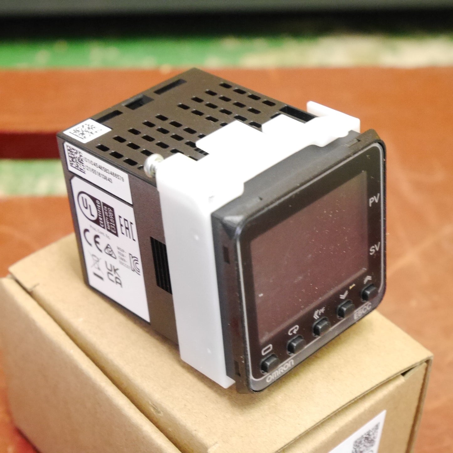 [送料無料] ☆OMRON デジタル 温度 調節計 E5CC-RWOAUM-000 温度調節器☆