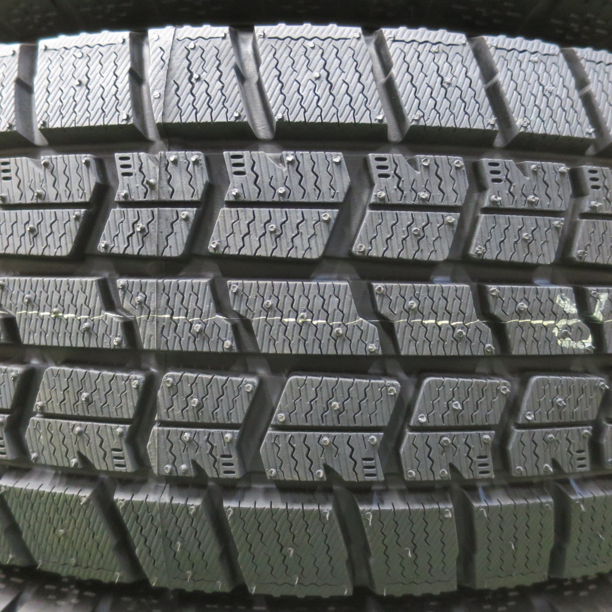 未使用！25年★スタッドレス 195/65R15 グッドイヤー アイスナビ7 タイヤ 15インチ プリウス ノア ヴォクシー 等★6022101イスタ