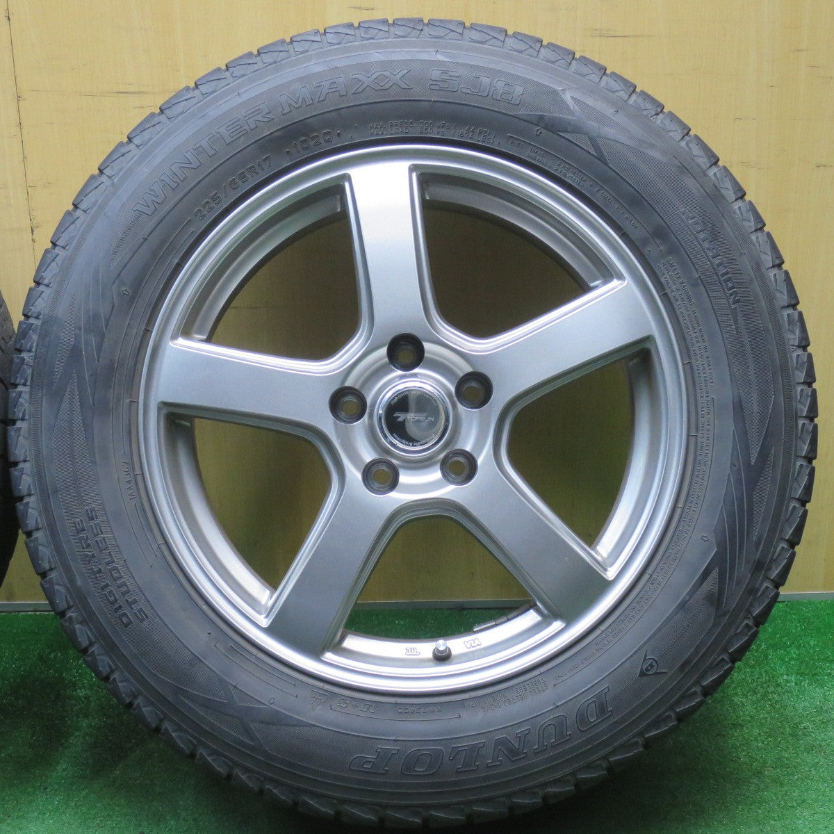 バリ溝！9.5分★スタッドレス 225/65R17 ダンロップ ウインターマックス SJ8 TOPRUN トップラン 17インチ PCD114.3/5H★5122402NJス
