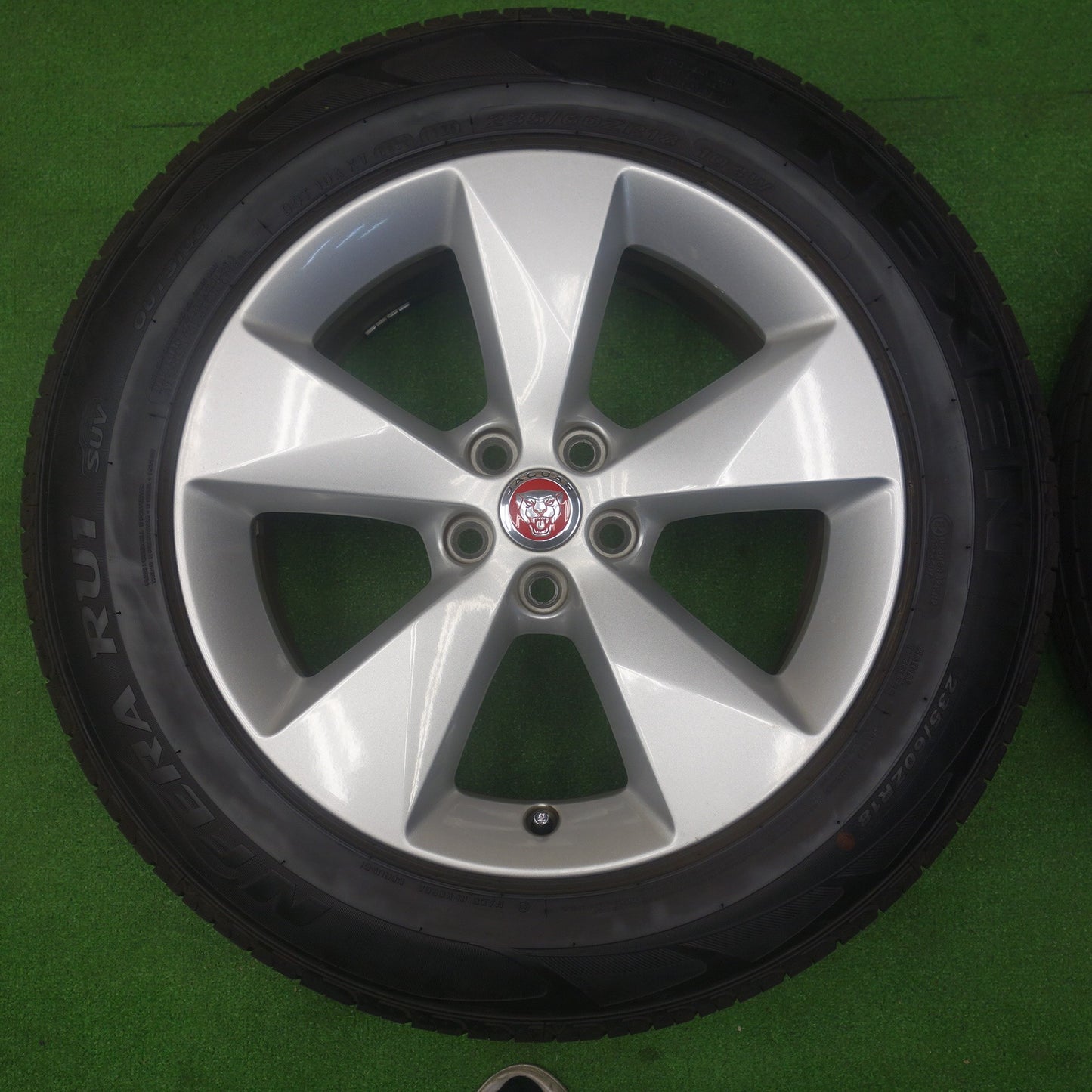 バリ溝！25年！キレイ！9.5分★ジャガー E-PACE Eペイス 純正 235/60R18 ネクセン N'FERA RU1 SUV Eペース 18インチ PCD108/5H★6032501KTノ