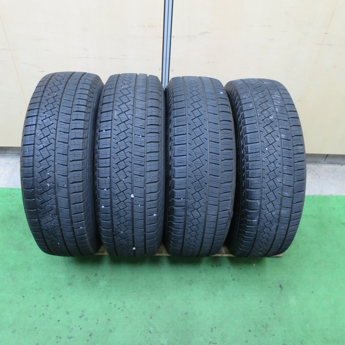 バリ溝！22年！9分★スタッドレス 205/65R16 ピレリ アイスゼロ アシンメトリコ SCHNEIDER MiD シュナイダー 16インチ PCD114.3/5H★5070103TTス