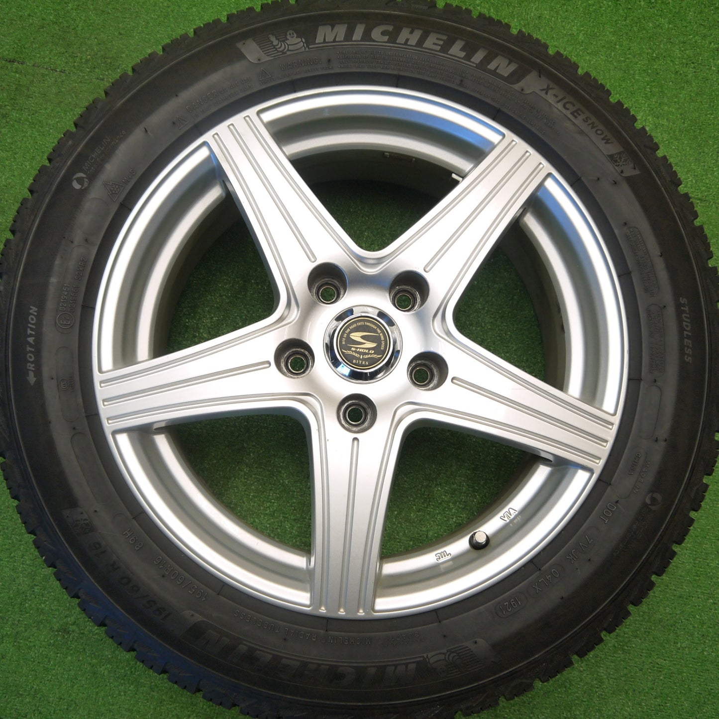 バリ溝！21年！キレイ！9分★スタッドレス 195/60R16 ミシュラン X-ICE SNOW S-HOLD BITES Sホールド 16インチ PCD114.3/5H★5102804Hス