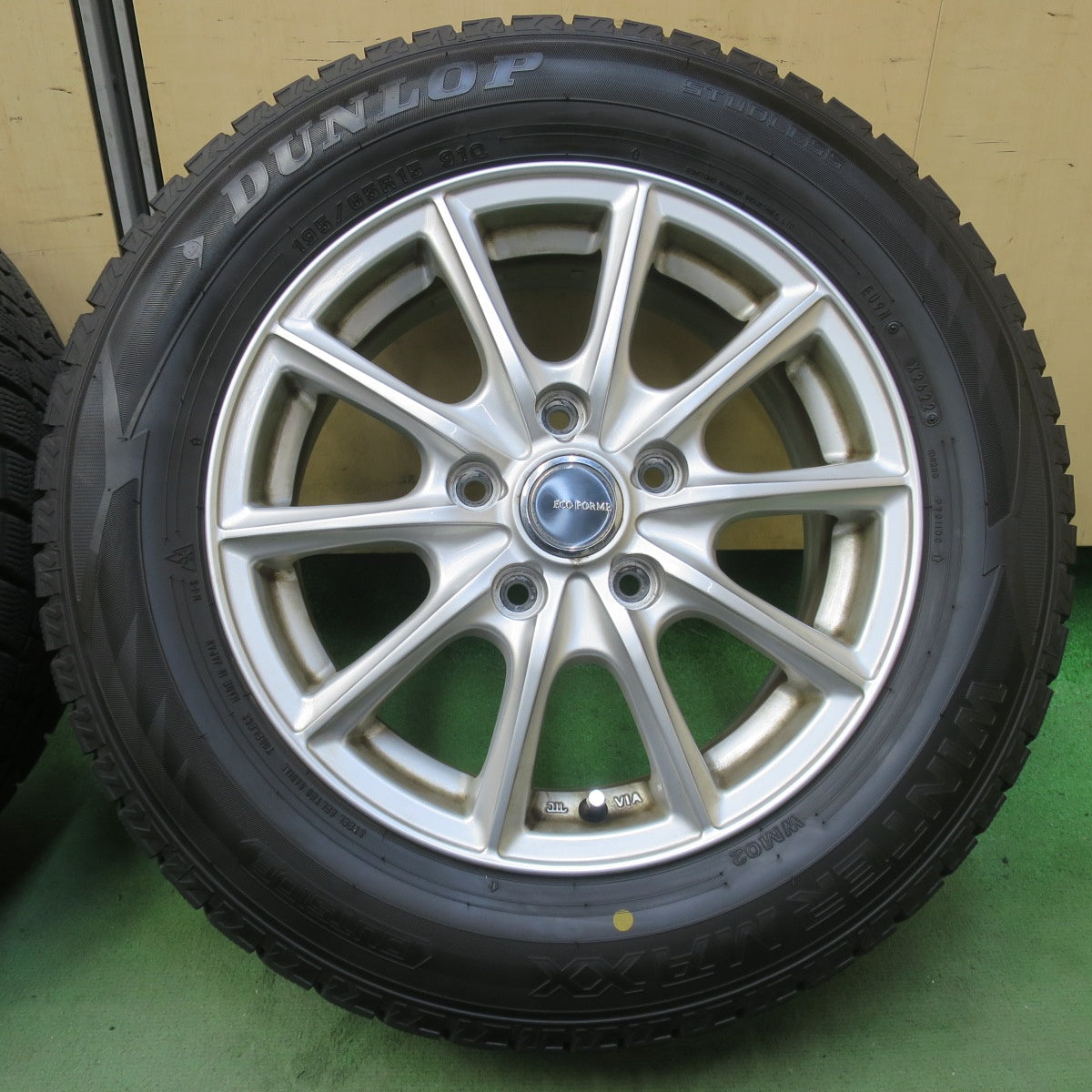 バリ溝！22年！9分★スタッドレス 195/65R15 ダンロップ ウインターマックス WM02 ECO FORME エコフォルム 15インチ PCD114.3/5H★6051804イス
