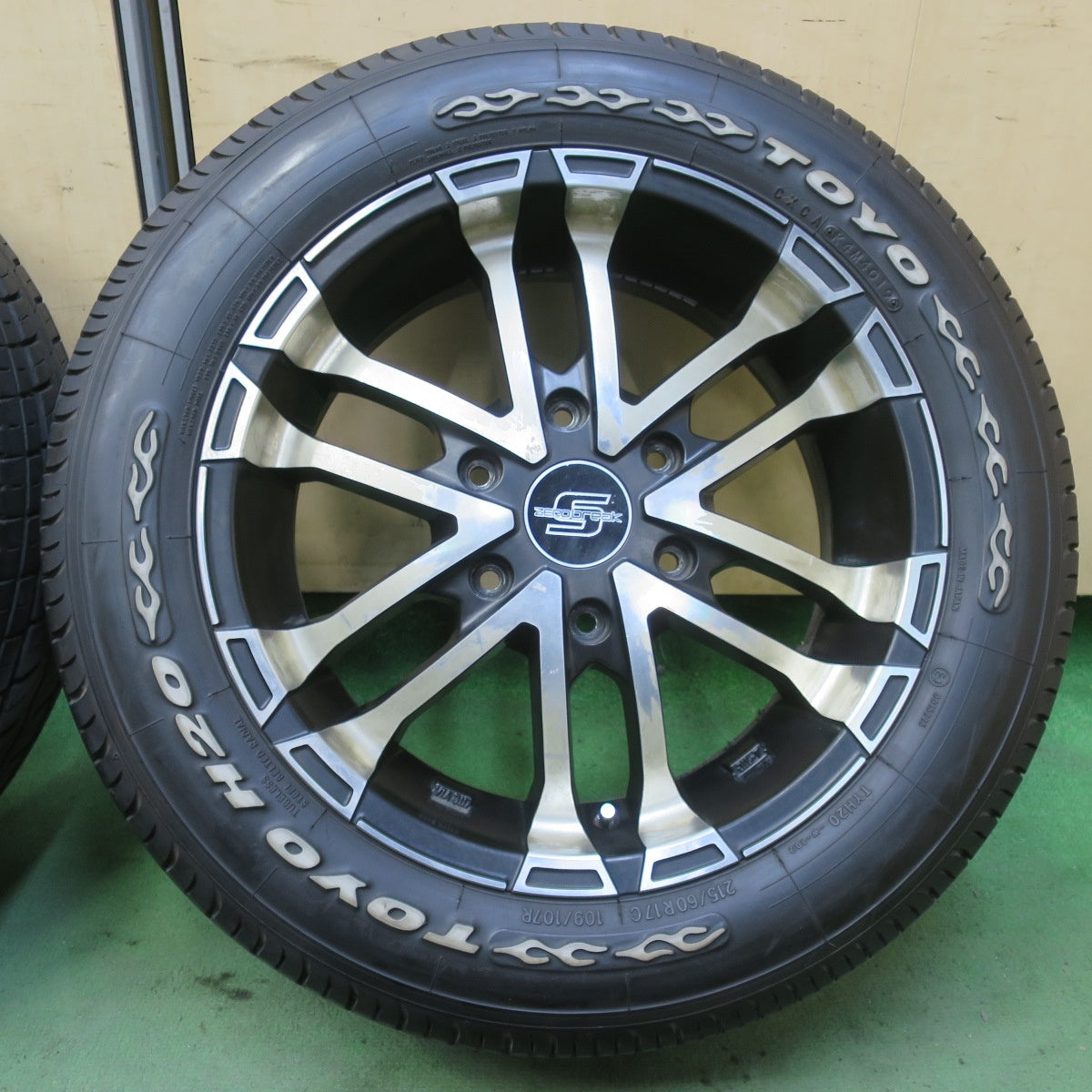 バリ溝！22年！9.5分◎ZERObreak S 215/60R17 109/107R トーヨー H20 ゼロブレイクS 17インチ PCD139.7/6H◎6072804イノ