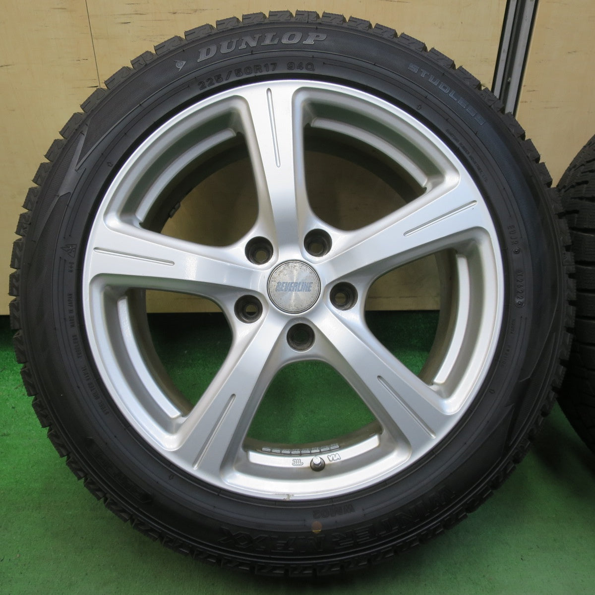 タイヤほぼ未使用！22年★スタッドレス 225/50R17 ダンロップ ウインターマックス WM02 REVERLINE リバーライン 17インチ PCD114.3/5H★5042804イス