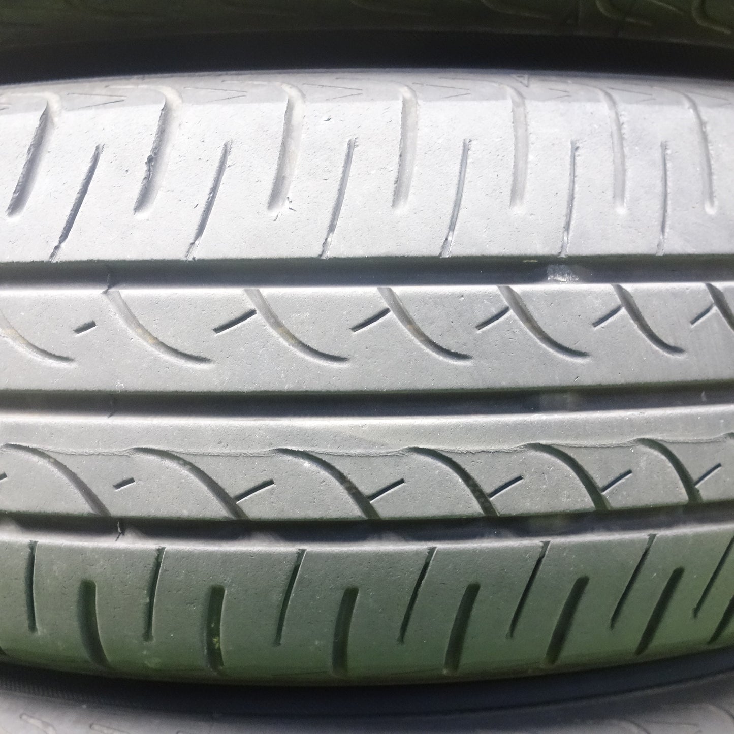 バリ溝！24年！8.5分★155/65R14 ヨコハマ ブルーアース AE01K タイヤ 14インチ N-BOX N-WGN サクラ ワゴンR タント ウェイク 等★6012502KTノタ