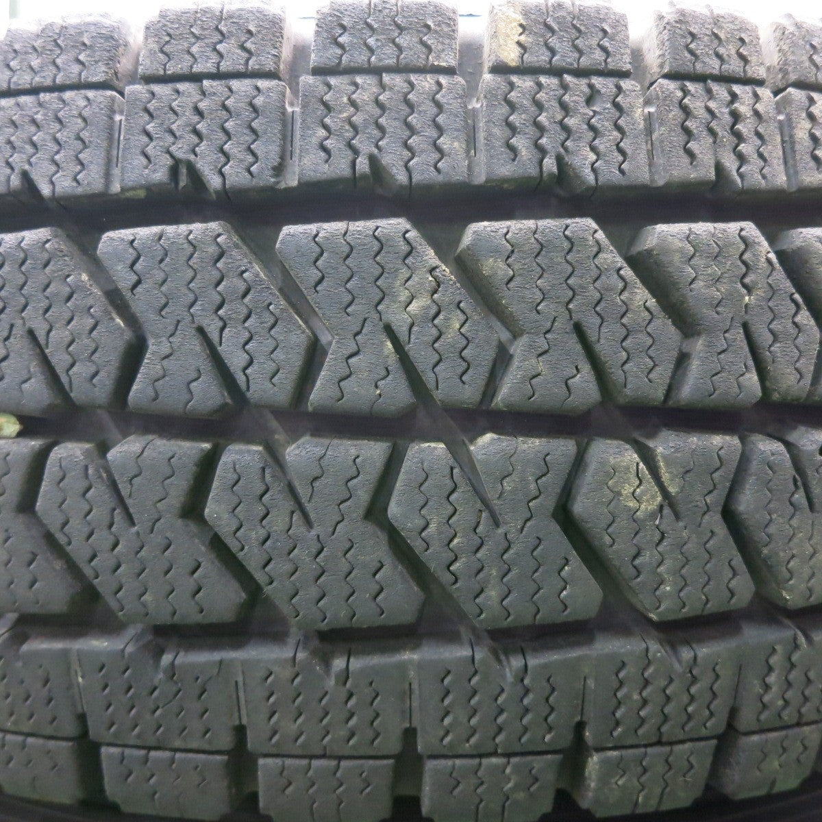 *送料無料* バリ溝！22年！9.5分★ハイエース等 195/80R15 スタッドレス ブリヂストン ブリザック VL10 Exceeder エクシーダー PCD139.7/6H★4042802HAス