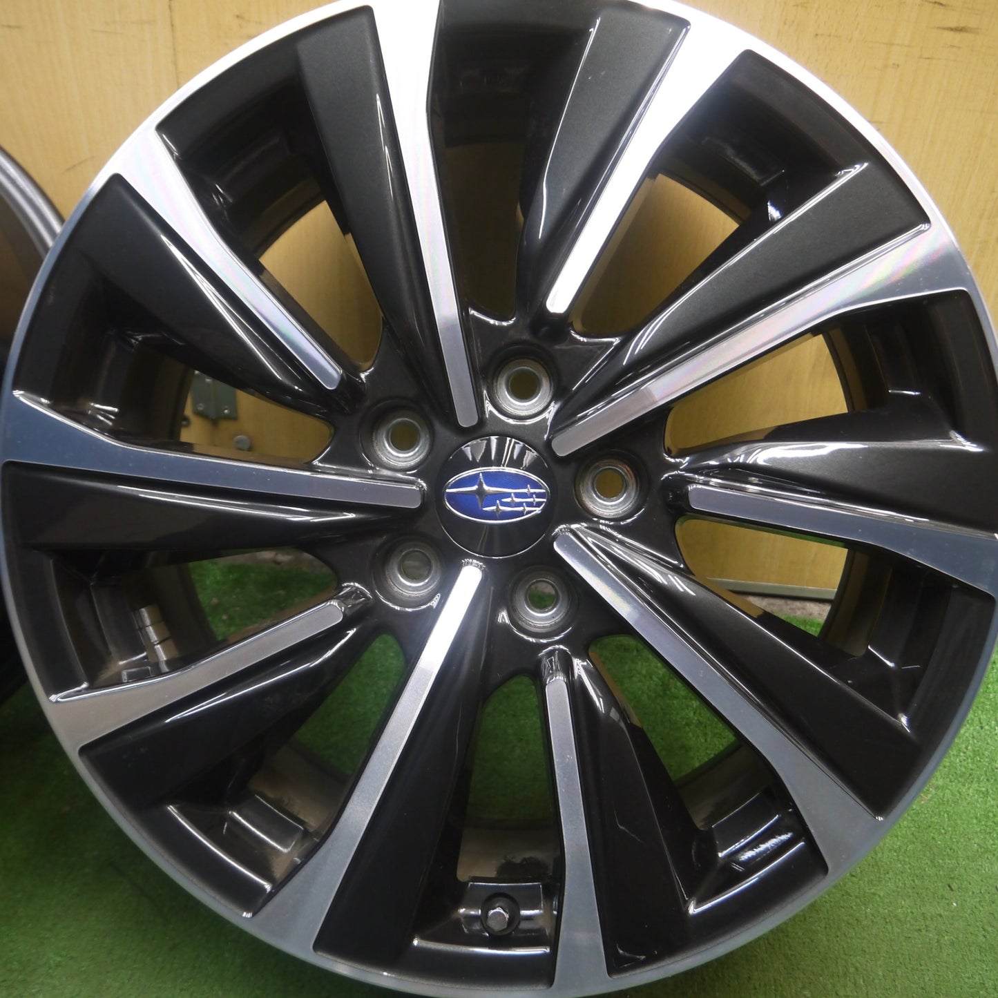 *送料無料* キレイ★スバル レヴォーグ VN5 STI SPORTS 純正 ホイール 18インチ 18×7.5J PCD114.3/5H★4043001Hホ