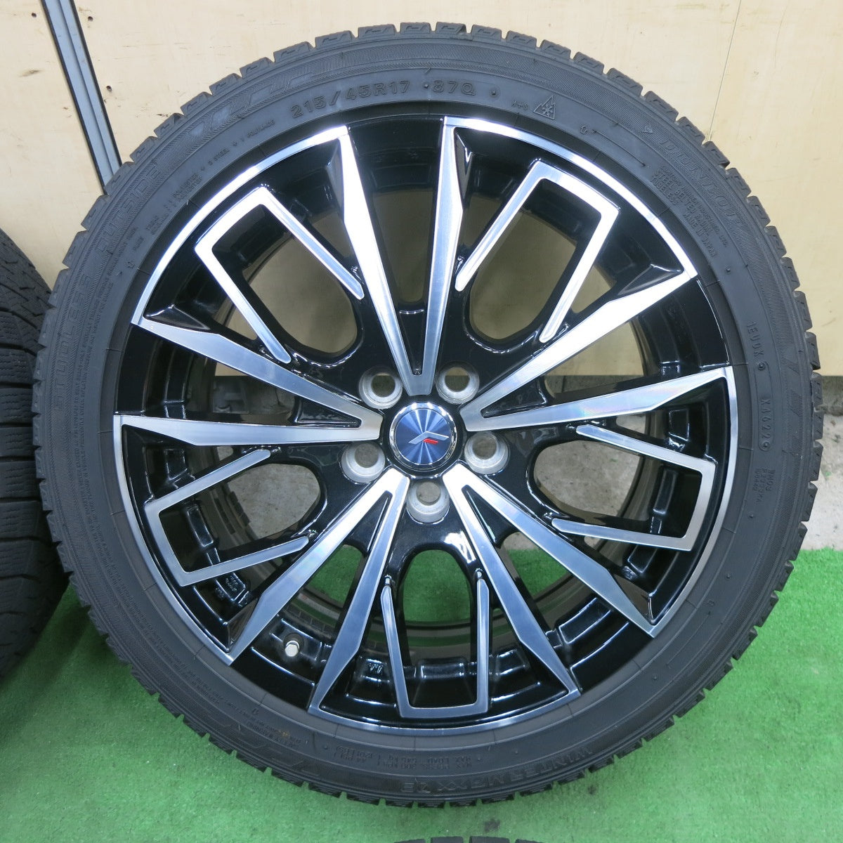 バリ溝！22年！キレイ！9分★プリウス 等 Lehrmeister L-F FIRST 215/45R17 スタッドレス ダンロップ ウインターマックス 03 レアマイスター 17インチ PCD100/5H★6011602ナス
