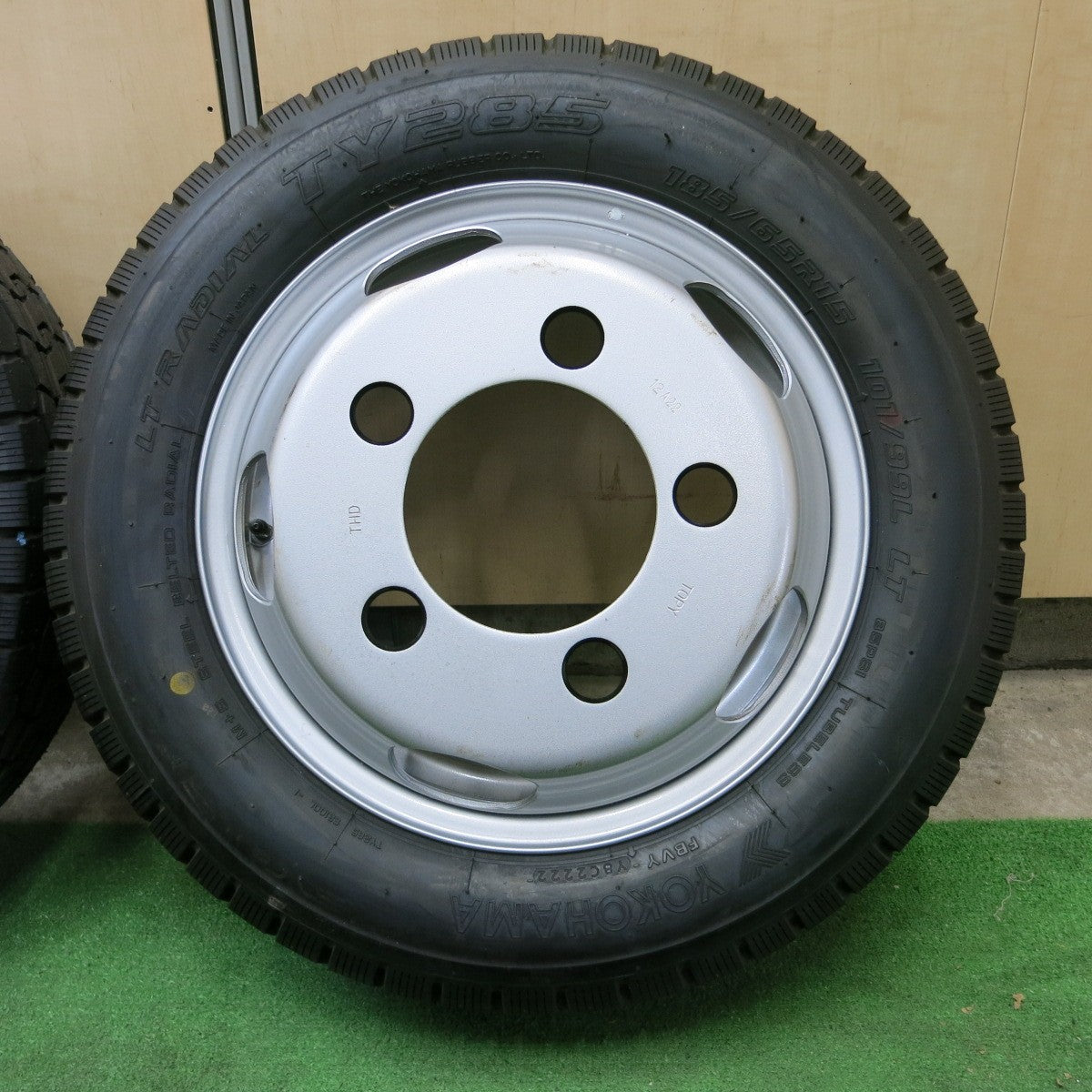 *送料無料* 未使用！22年★トラック タイヤ 185/65R15 101/99L ヨコハマ TY285 TOPY スチール 15インチ PCD203.2/5H★4061703ナノ