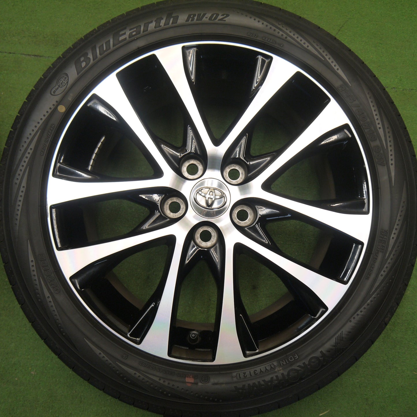 バリ溝！キレイ！9.5分★トヨタ 50系 エスティマ アエラス 純正 225/50R18 ヨコハマ ブルーアース RV-02 18インチ PCD114.3/5H★6041506Hノ
