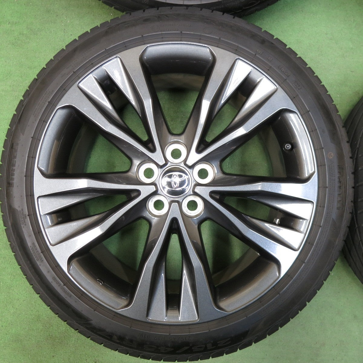 [送料無料] バリ溝！24年！キレイ！9分★トヨタ カローラ ツーリング W×B 純正 215/45R17 ピレリ POWERGY 17インチ PCD100/5H★5032111SYノ