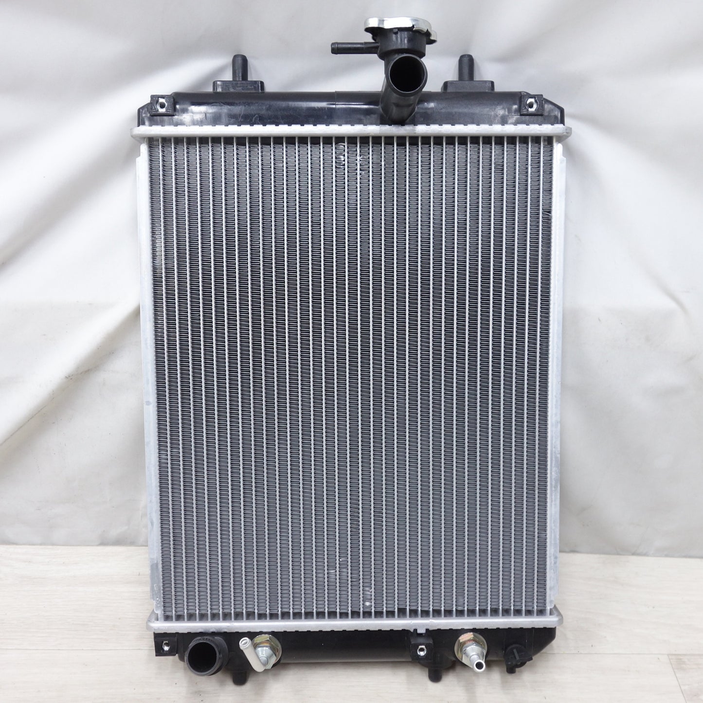 [送料無料] ほぼ未使用◆スズキ ワゴンR 用 ラジエーター PA66-GF30 メーカー 不明 カー パーツ◆
