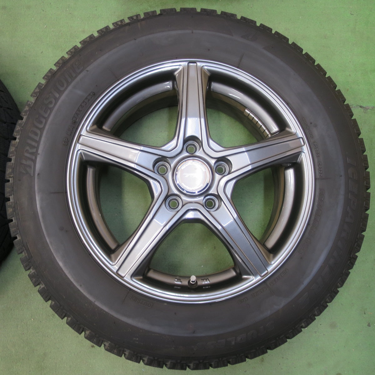 バリ溝！23年！キレイ！9.5分★スタッドレス 205/65R16 ブリヂストン アイスパートナー2 TOPRUN トップラン 16インチ PCD114.3/5H★6060908イス