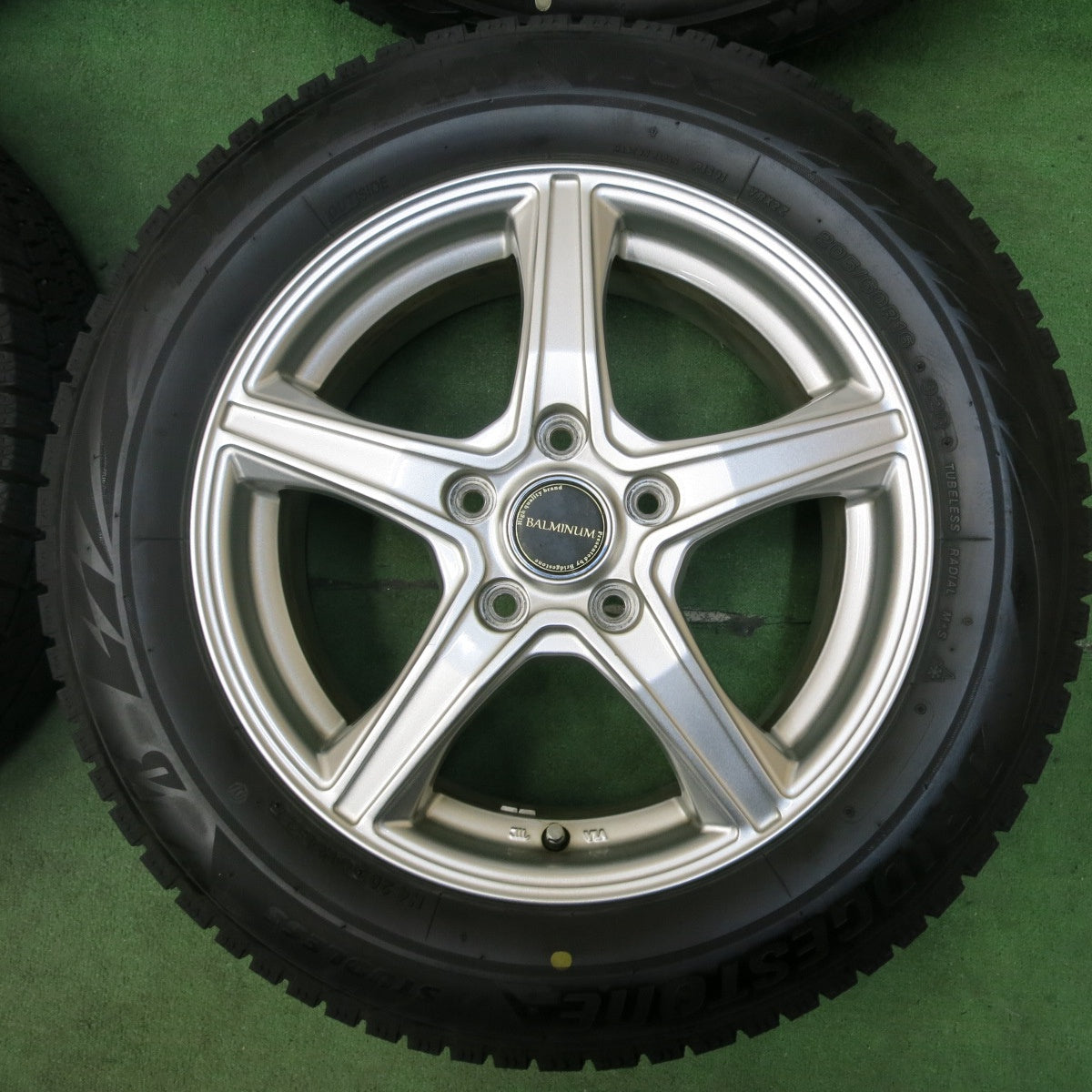 [送料無料] バリ溝！22年！キレイ！9.5分★スタッドレス 205/60R16 ブリヂストン ブリザック VRX2 BALMINUM バルミナ 16インチ PCD114.3/5H★4110811SYス