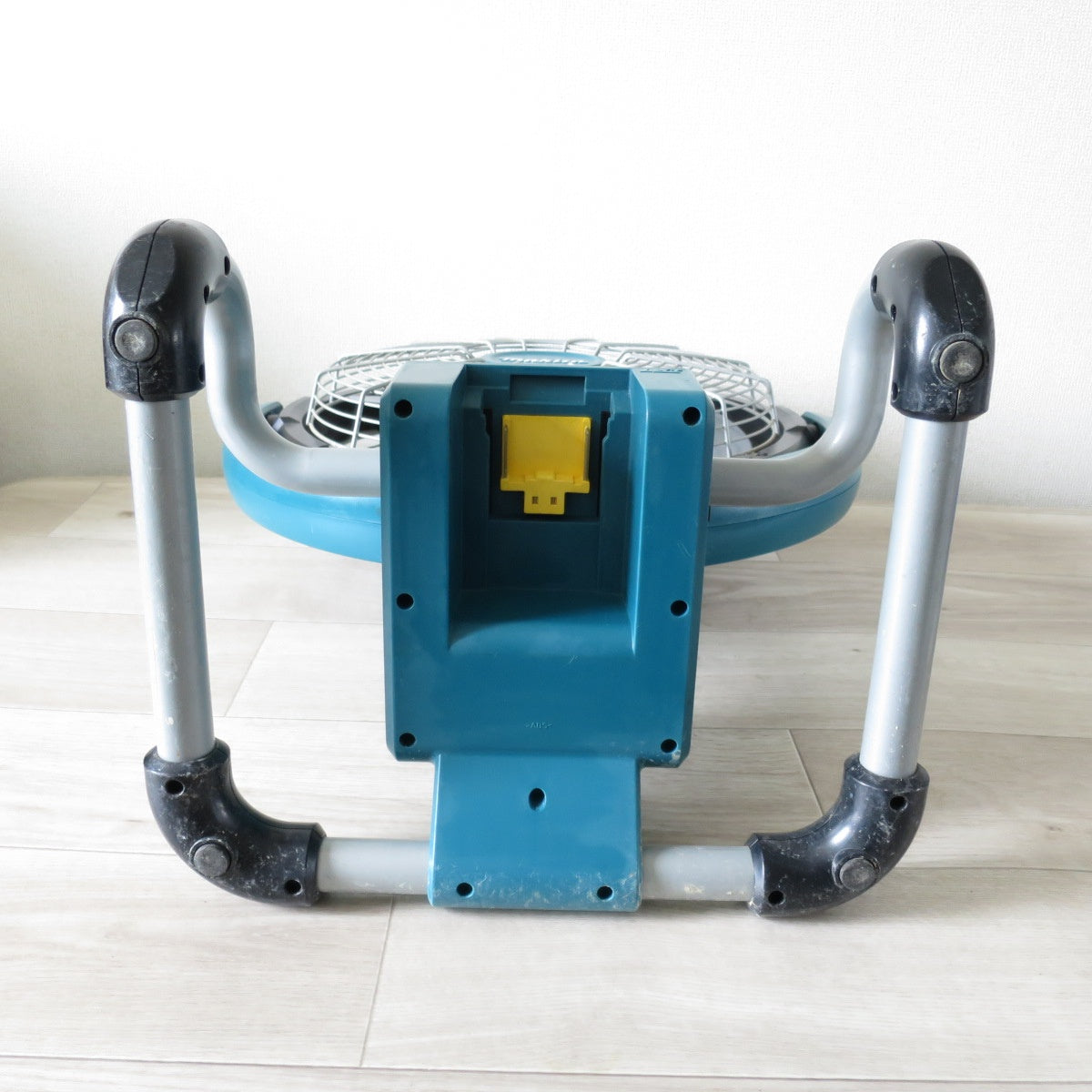 [送料無料] ◇マキタ 充電式 産業扇 CF300D ACアダプター 付き makita 扇風機 ファン◇