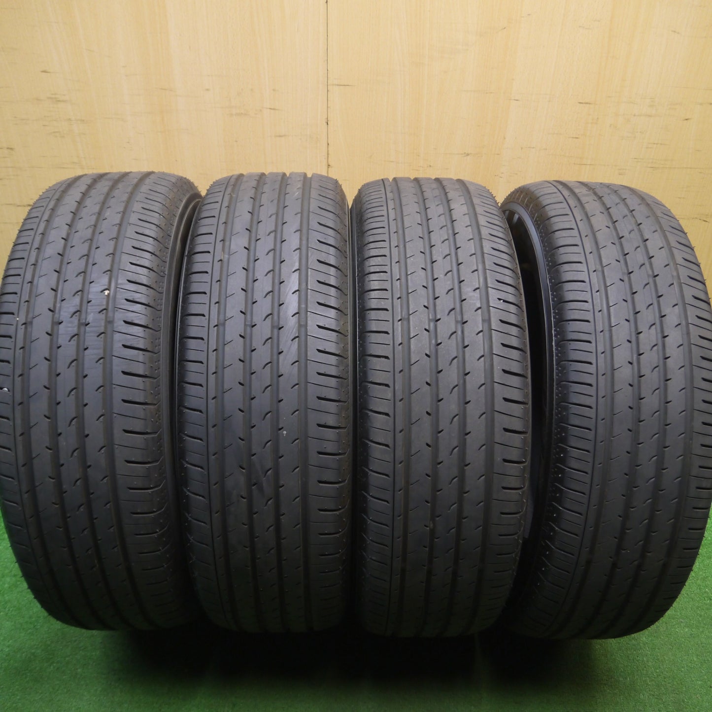 [送料無料] ほぼ新車外し！24年★225/65R17 ヨコハマ アドバン V03 タイヤ 17インチ アルファード ヴェルファイア ハリアー RAV4 等★5010604Hノタ